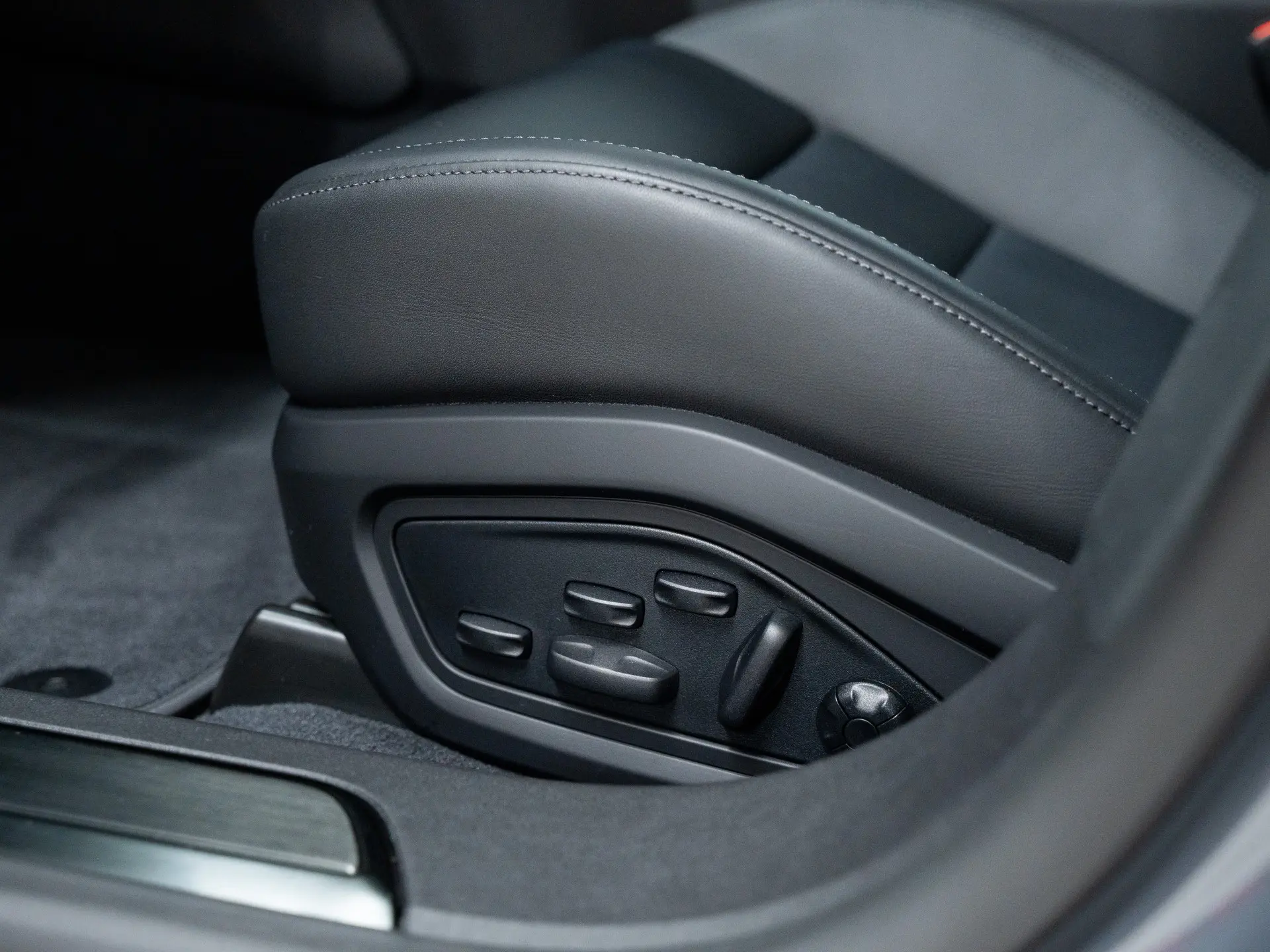 Taycan Sport Turismo Black Edition