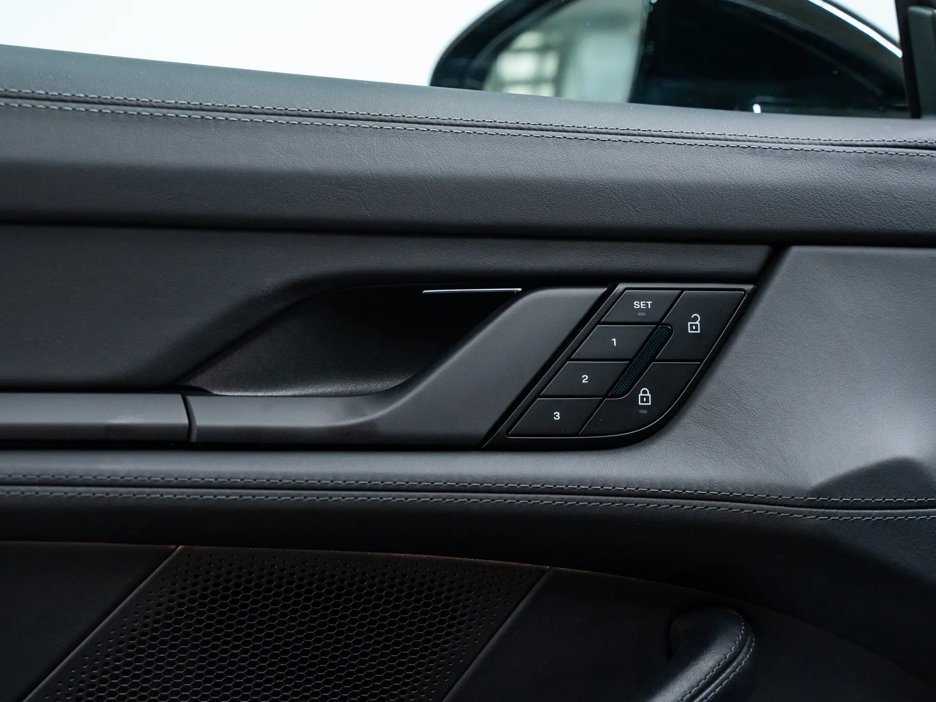 Taycan Sport Turismo Black Edition