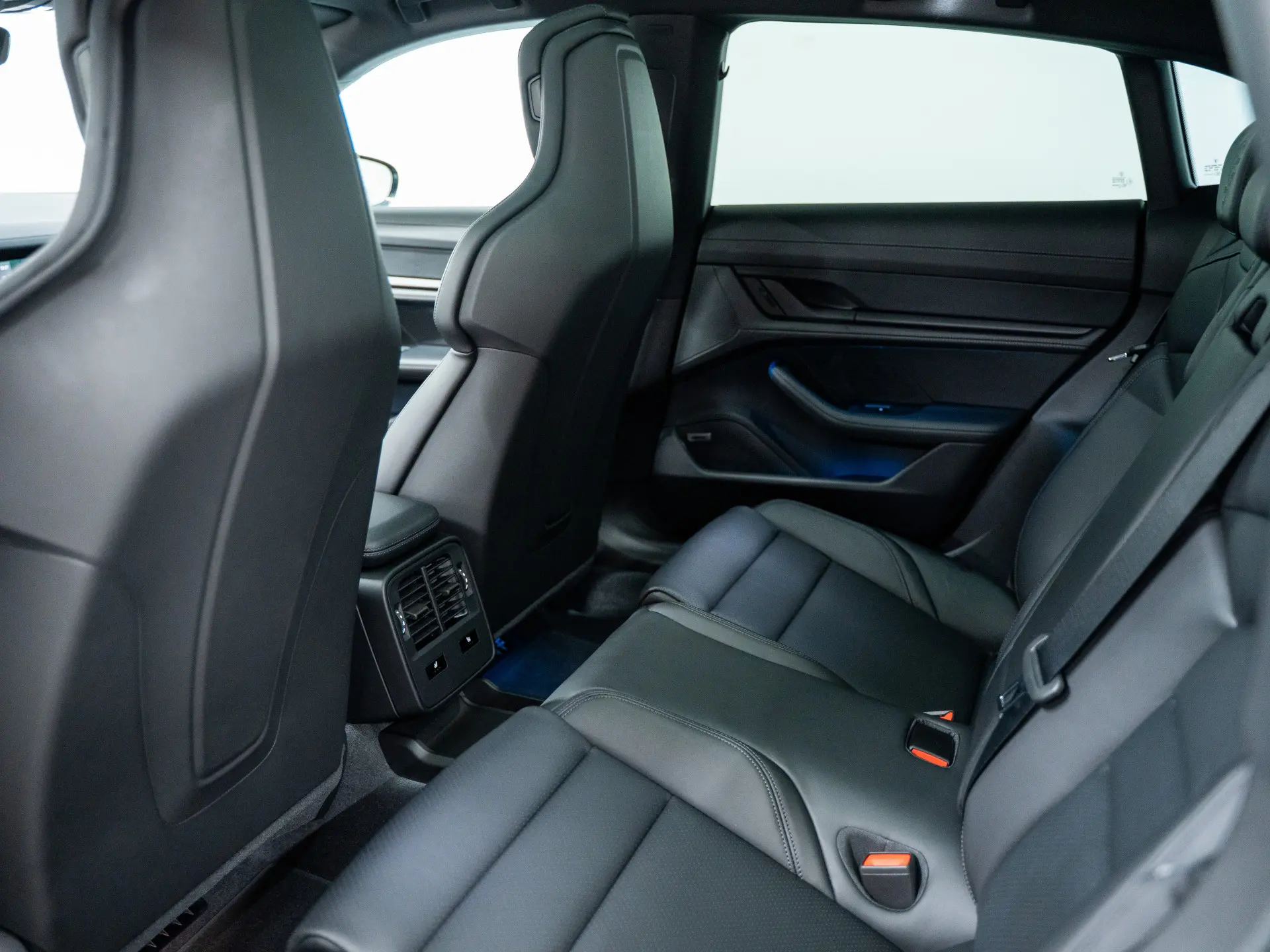 Taycan Sport Turismo Black Edition