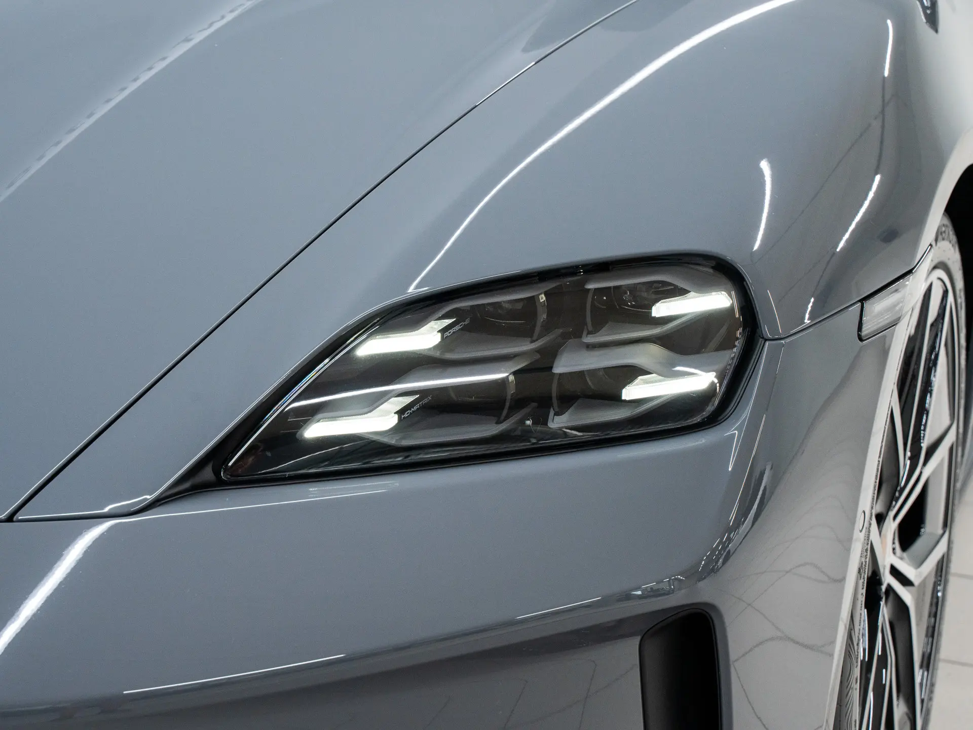 Taycan Sport Turismo Black Edition