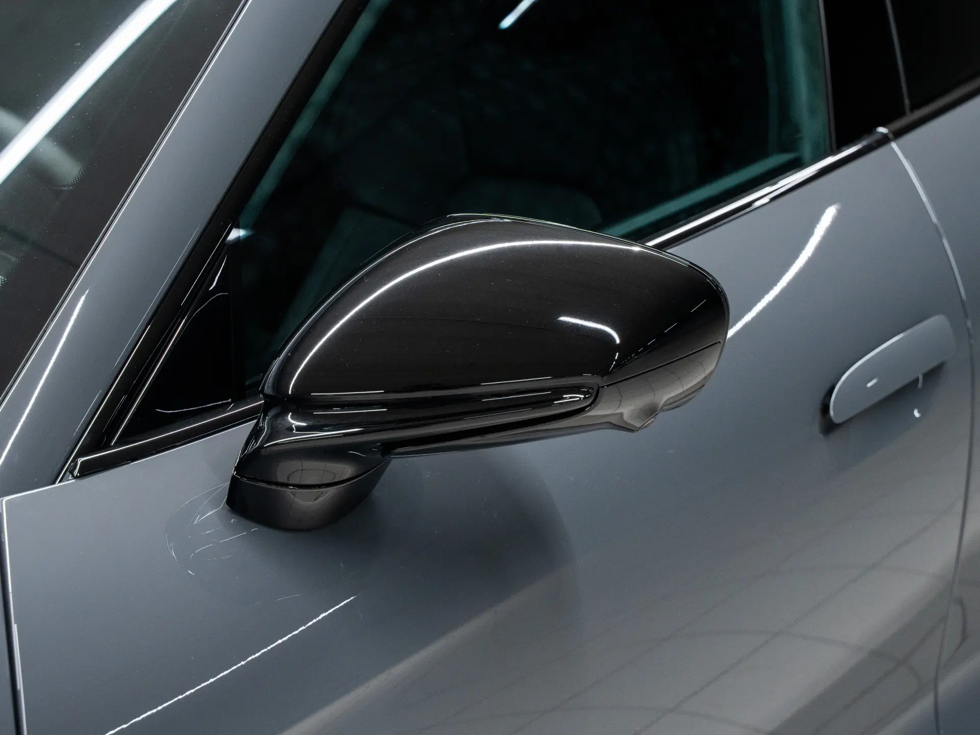 Taycan Sport Turismo Black Edition