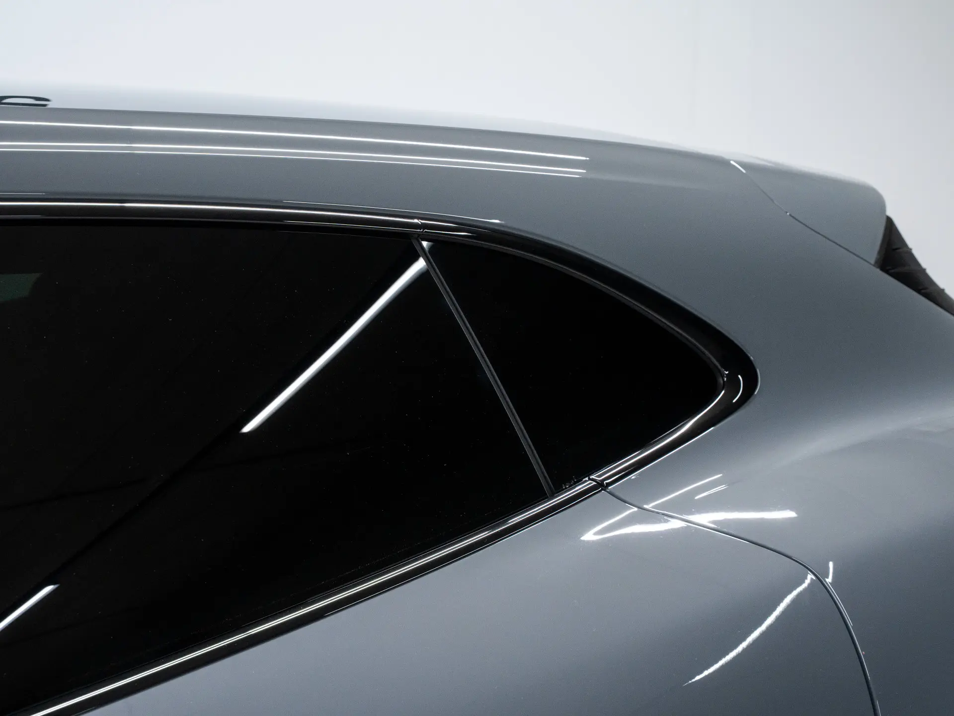 Taycan Sport Turismo Black Edition
