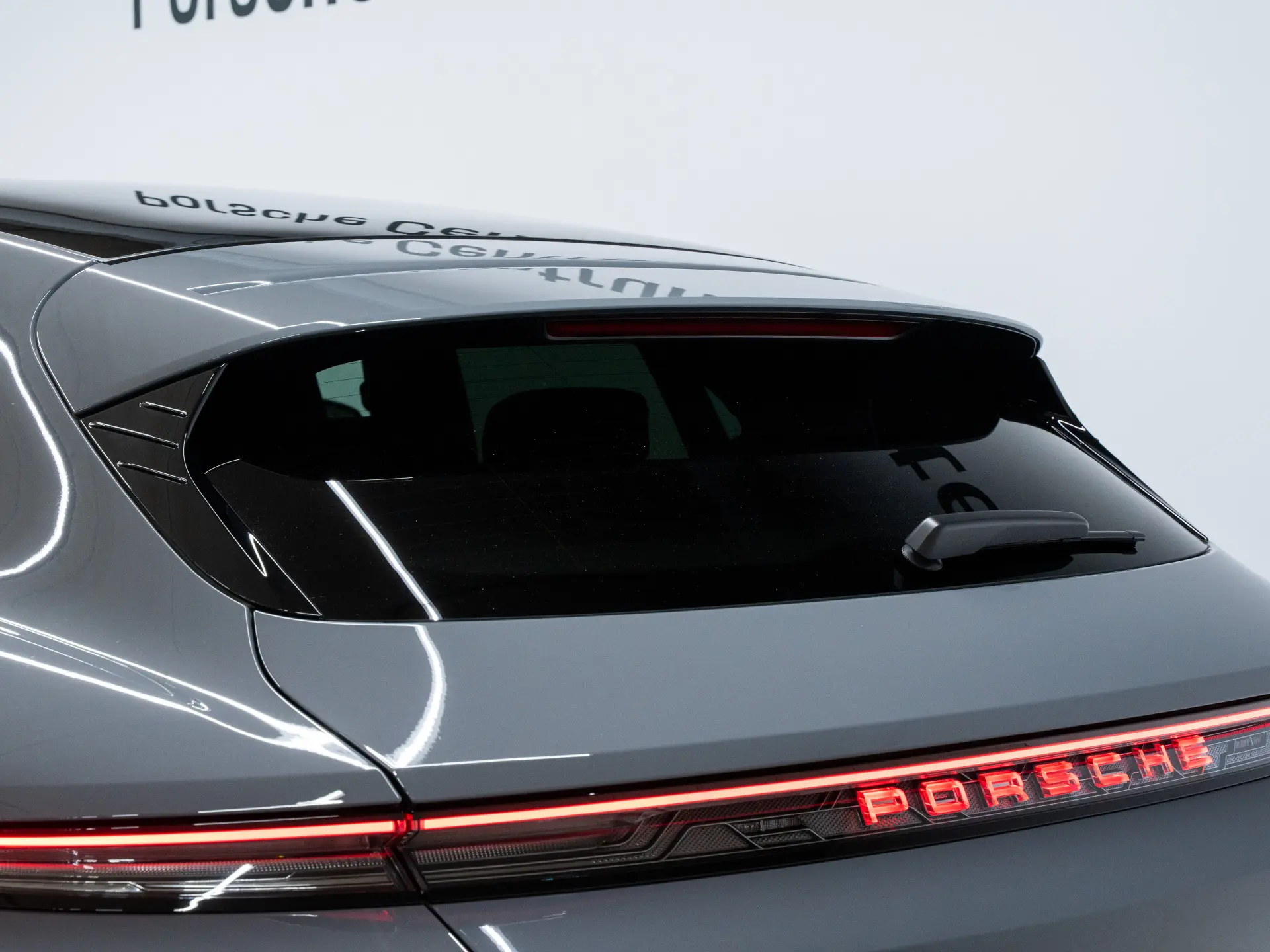 Taycan Sport Turismo Black Edition