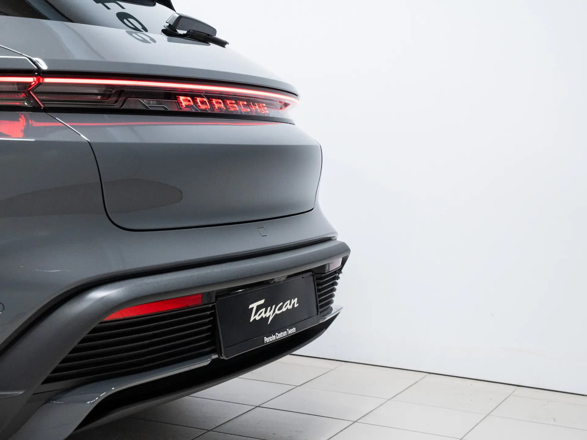 Taycan Sport Turismo Black Edition