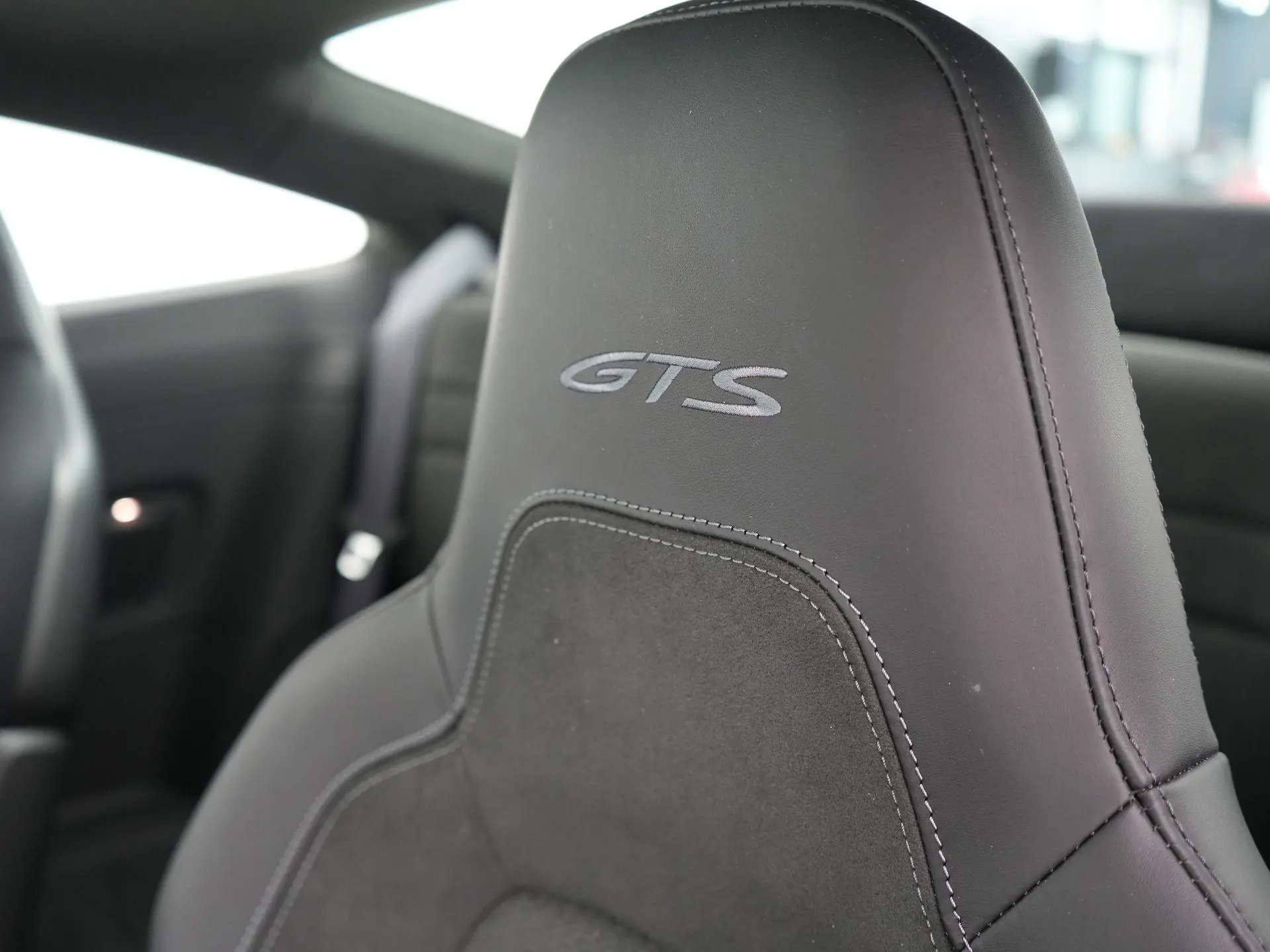 911 3.6 T-Hybrid Carrera 4 GTS