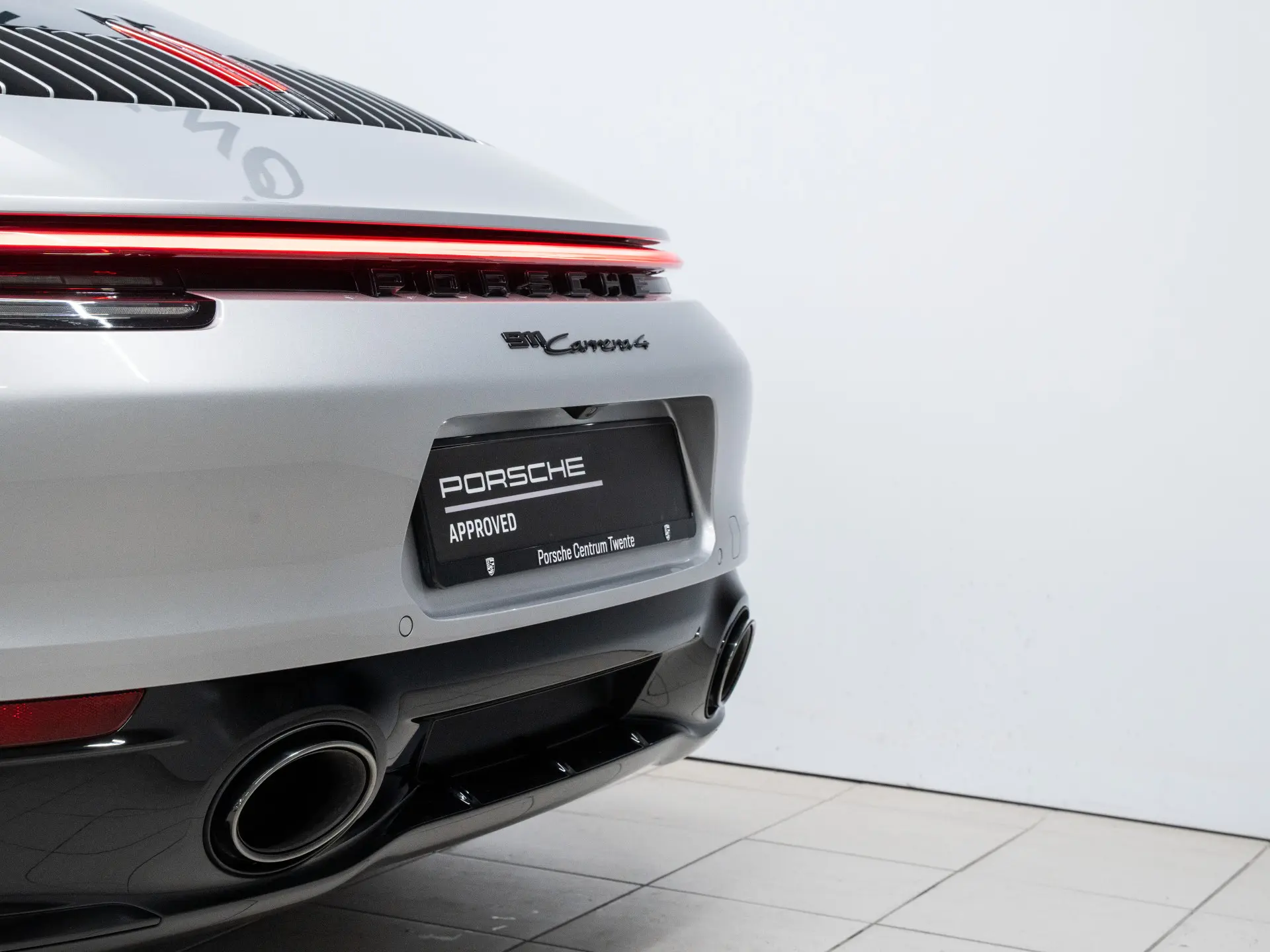 911 Carrera 4