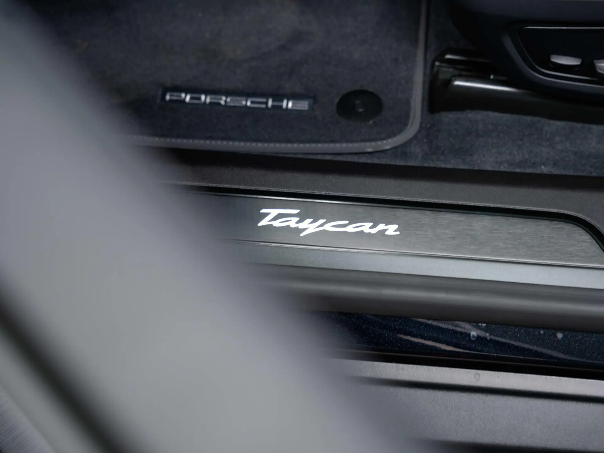 Taycan Black Edition