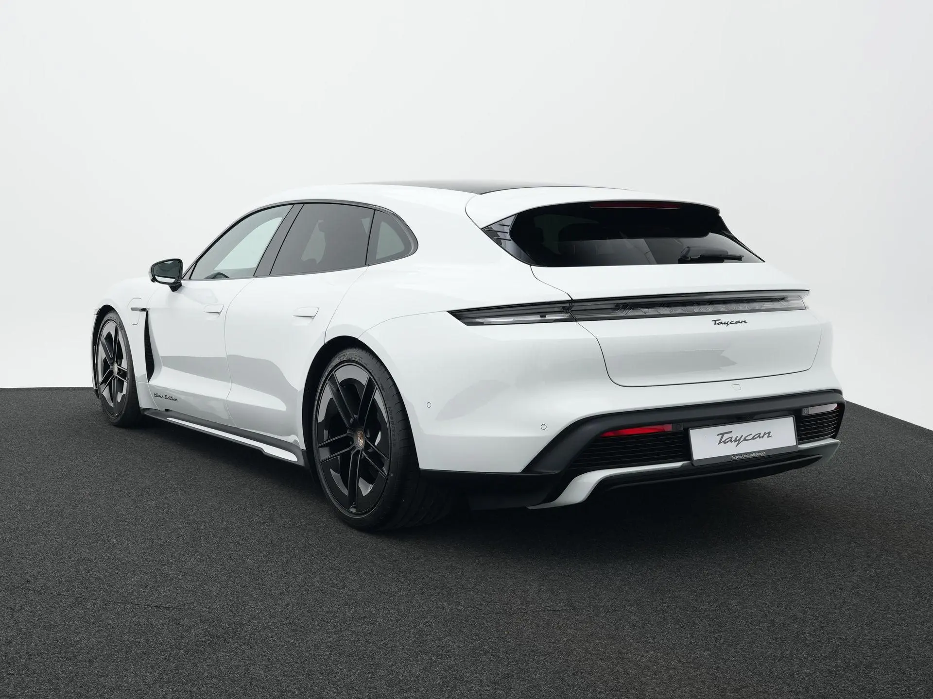 Taycan Sport Turismo Black Edition