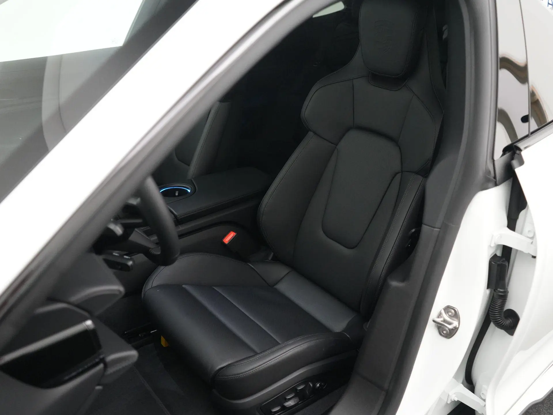 Taycan Sport Turismo Black Edition