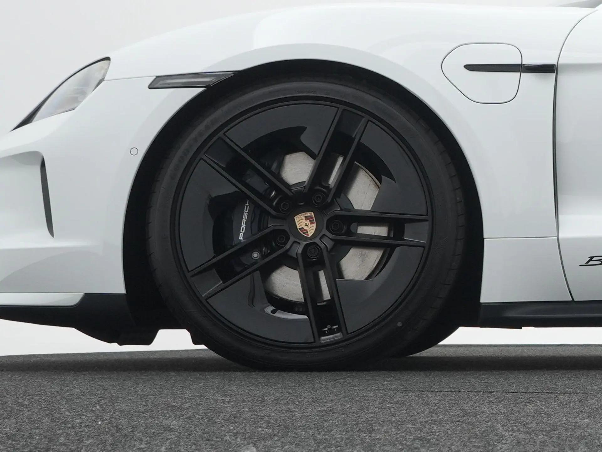 Taycan Sport Turismo Black Edition