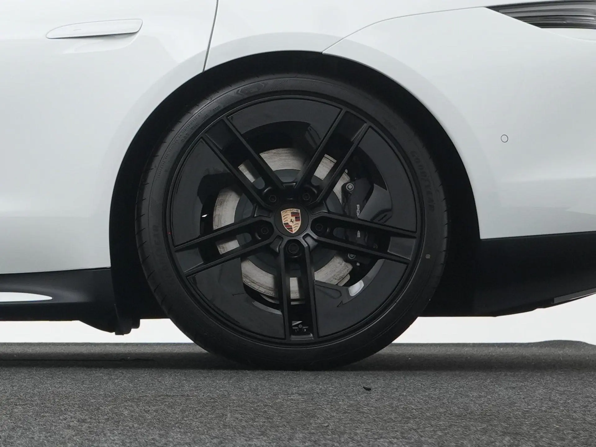 Taycan Sport Turismo Black Edition