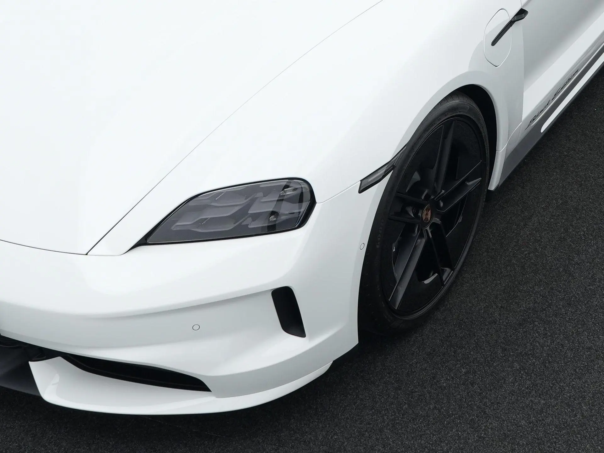 Taycan Sport Turismo Black Edition