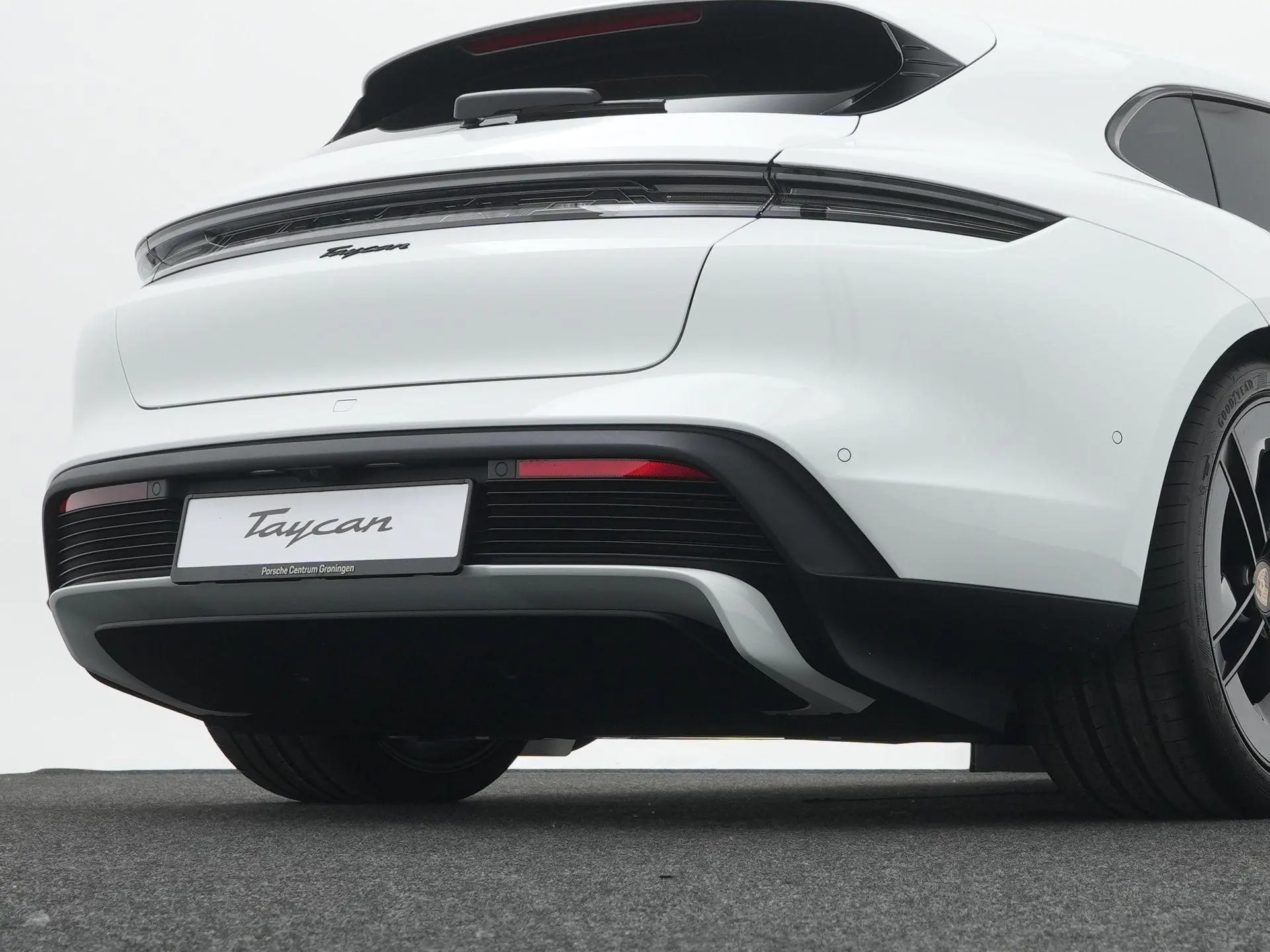 Taycan Sport Turismo Black Edition
