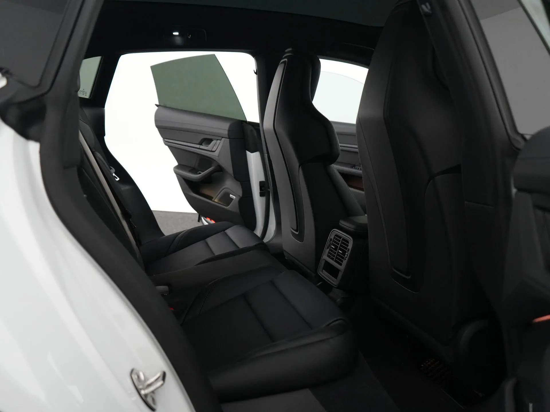 Taycan Sport Turismo Black Edition
