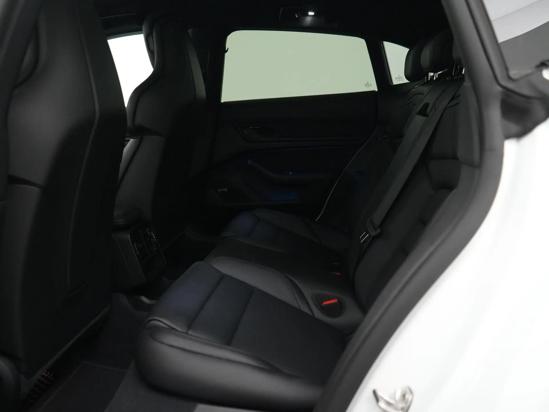 Taycan Sport Turismo Black Edition