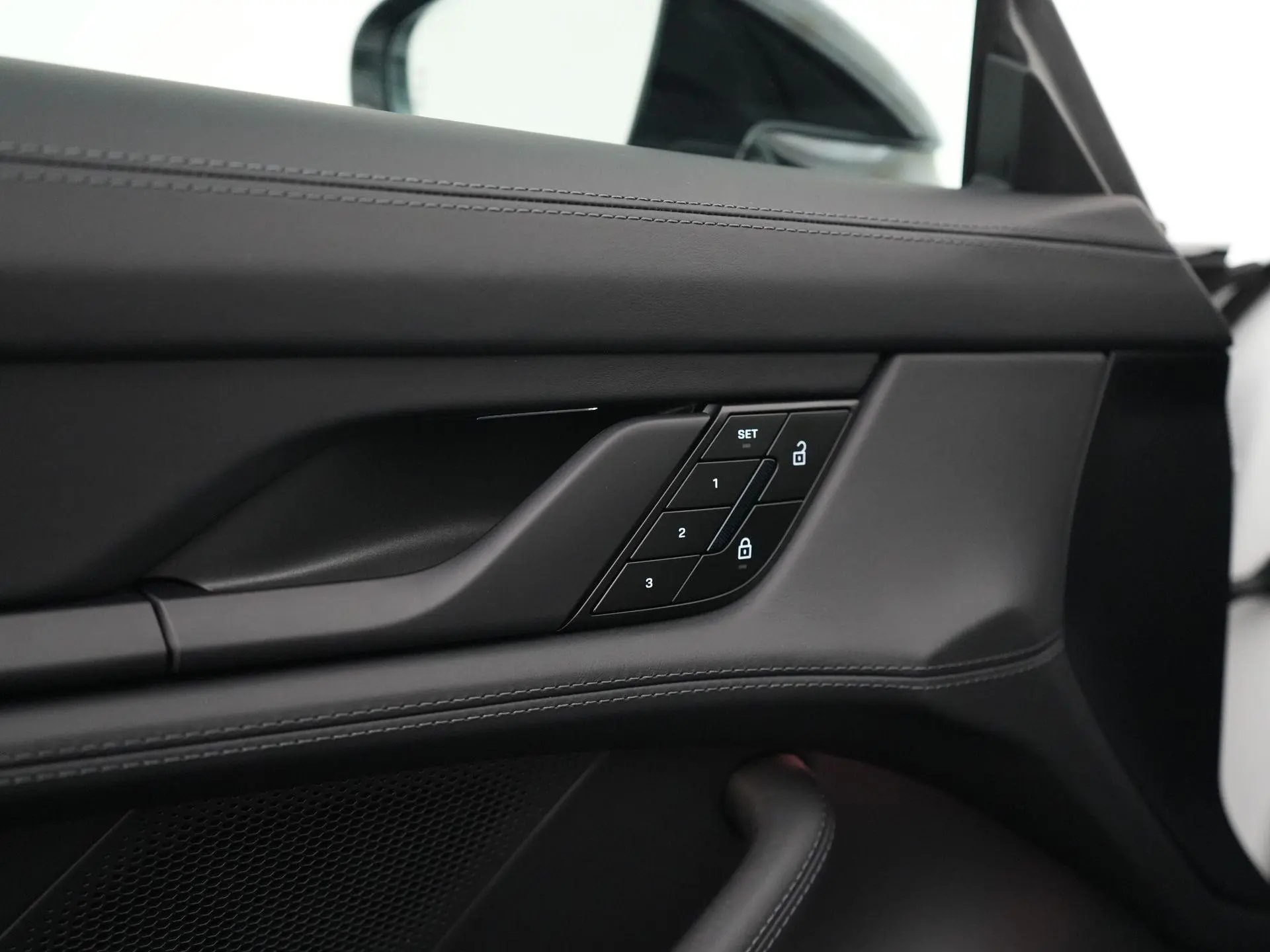 Taycan Sport Turismo Black Edition