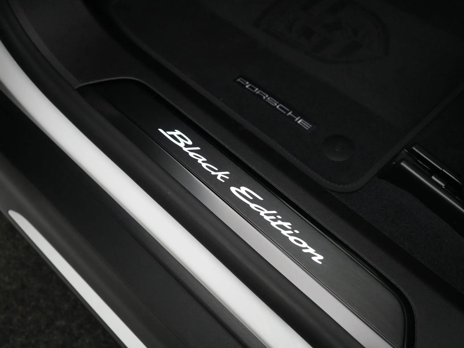 Taycan Sport Turismo Black Edition