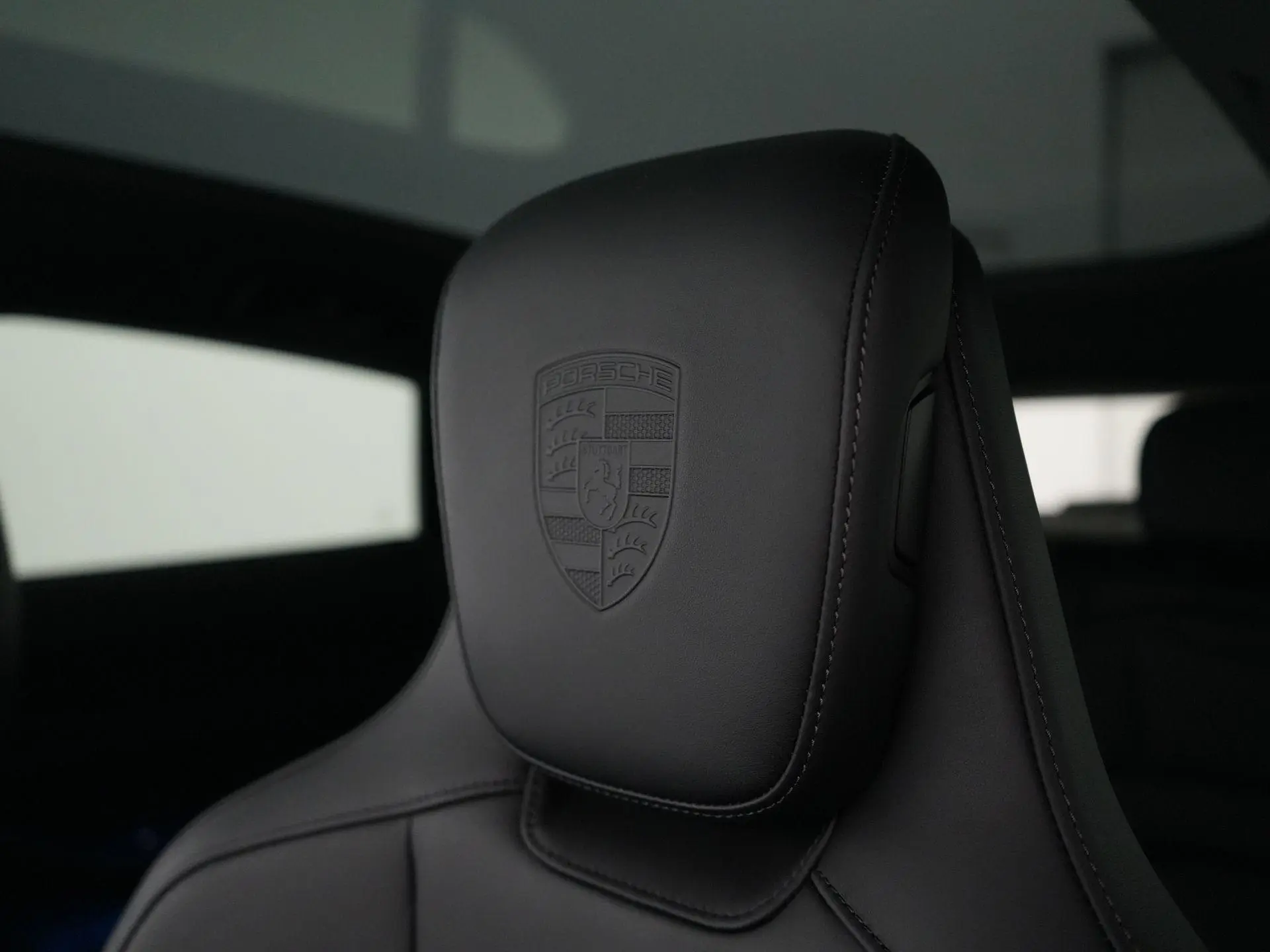 Taycan Sport Turismo Black Edition