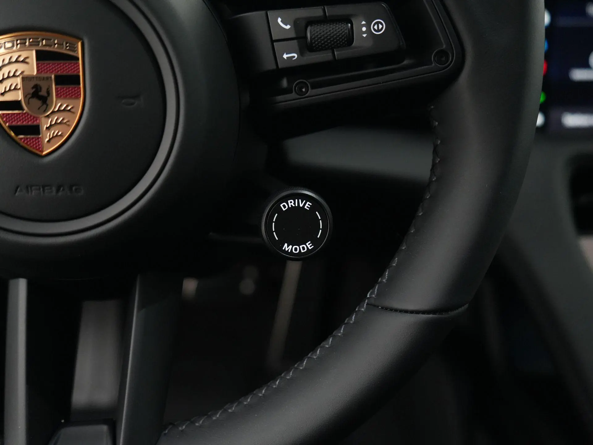 Taycan Sport Turismo Black Edition