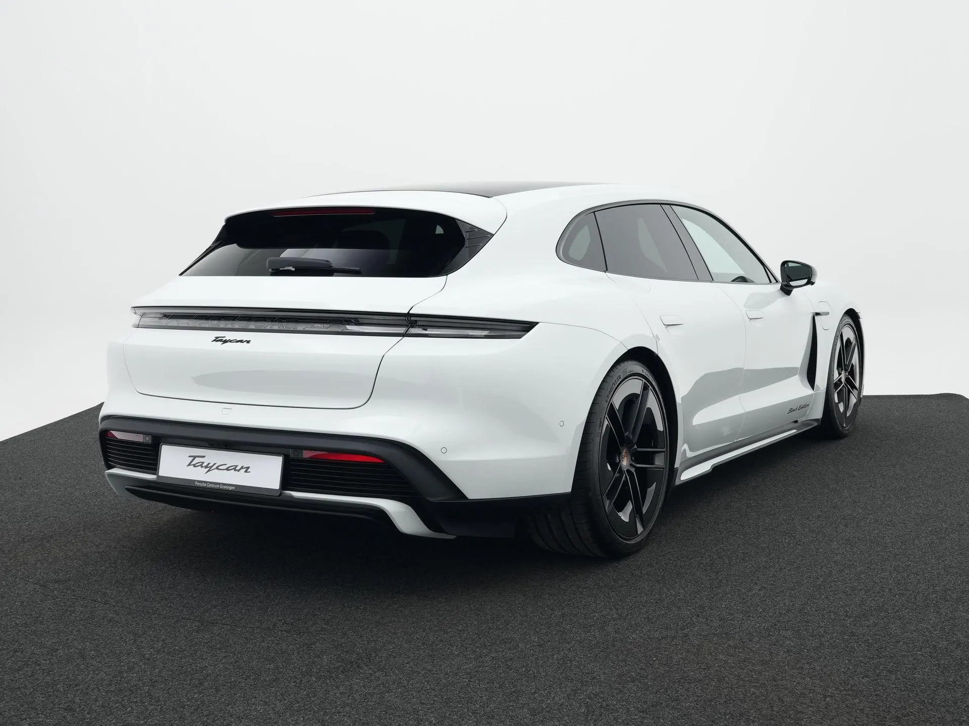 Taycan Sport Turismo Black Edition