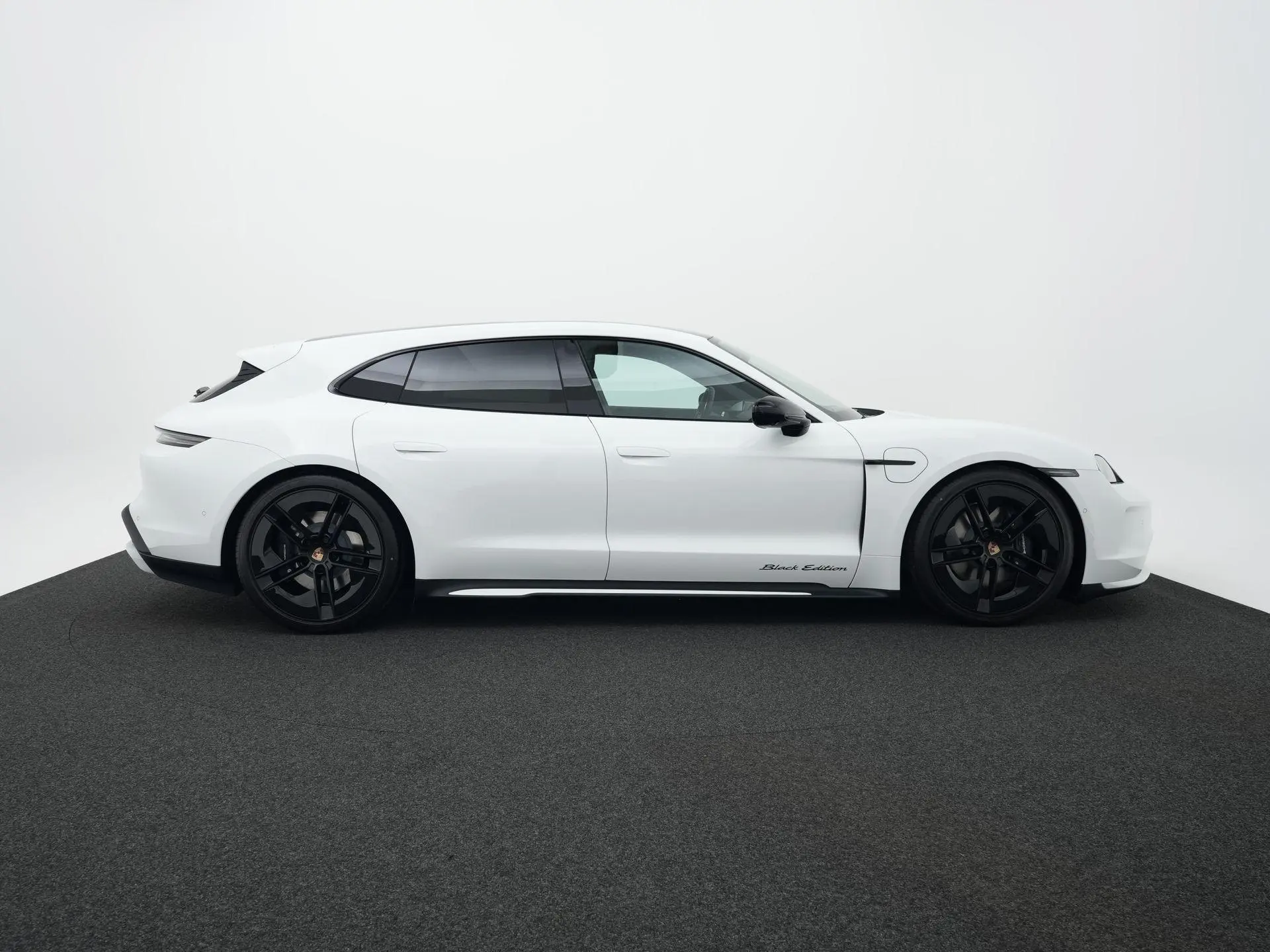 Taycan Sport Turismo Black Edition