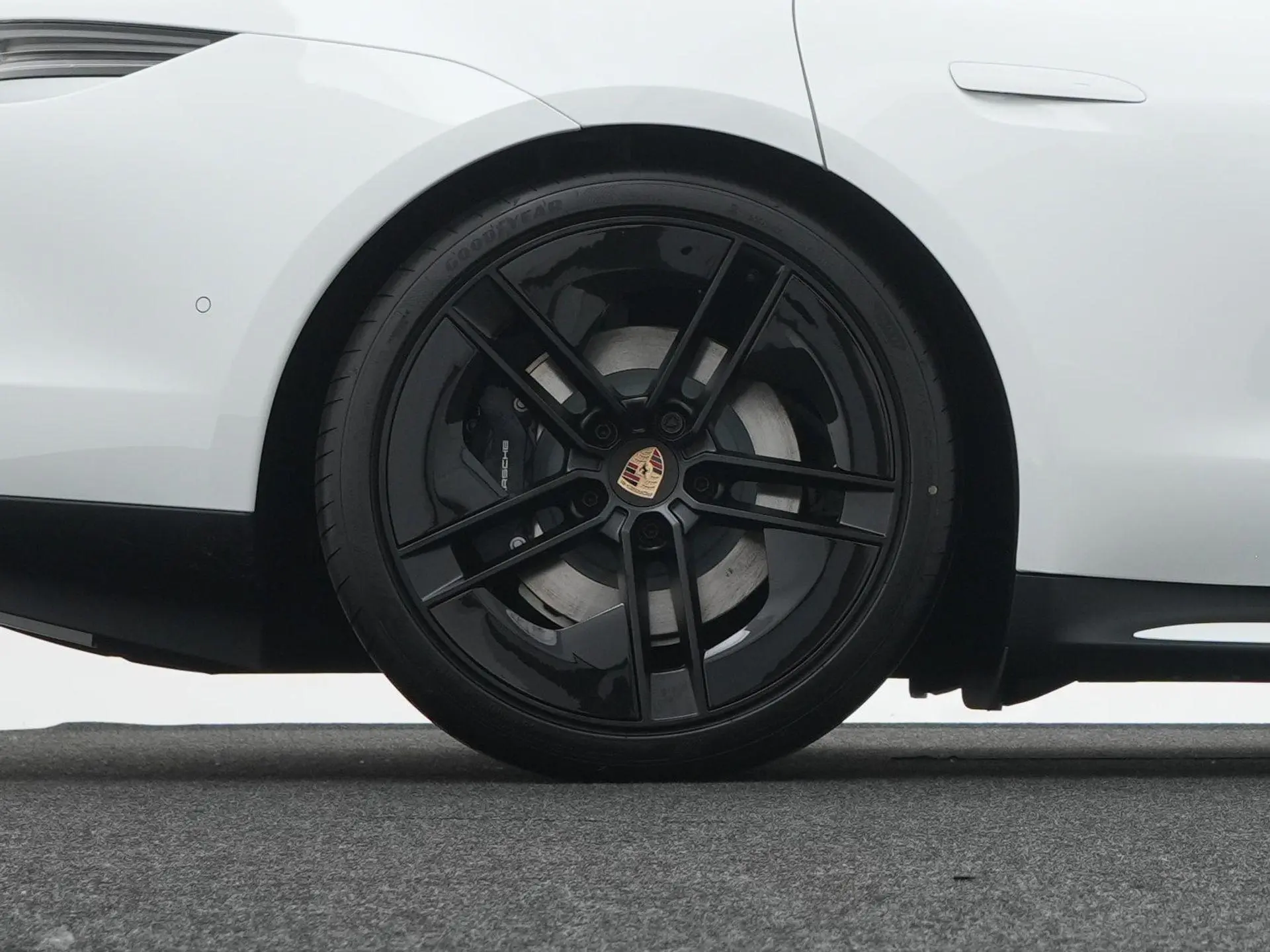 Taycan Sport Turismo Black Edition