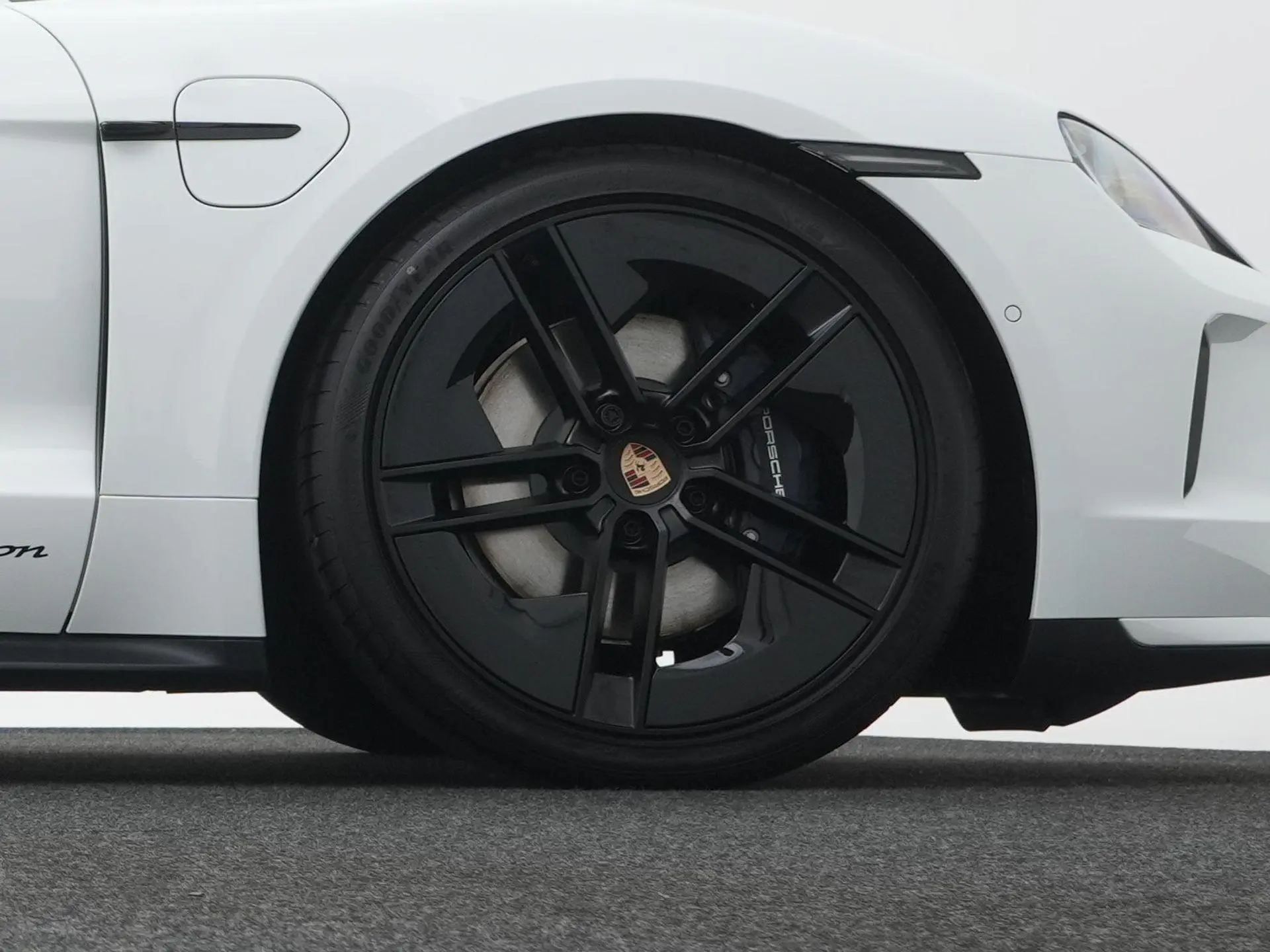 Taycan Sport Turismo Black Edition