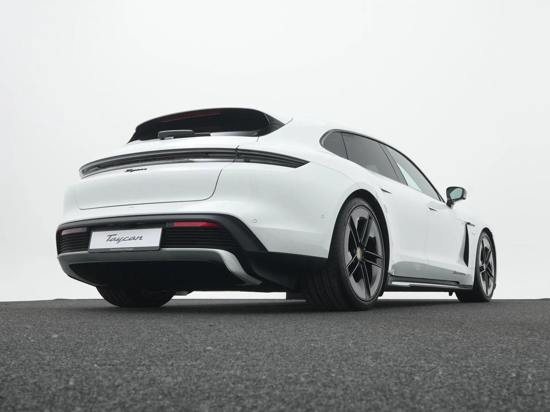 Taycan Sport Turismo Black Edition
