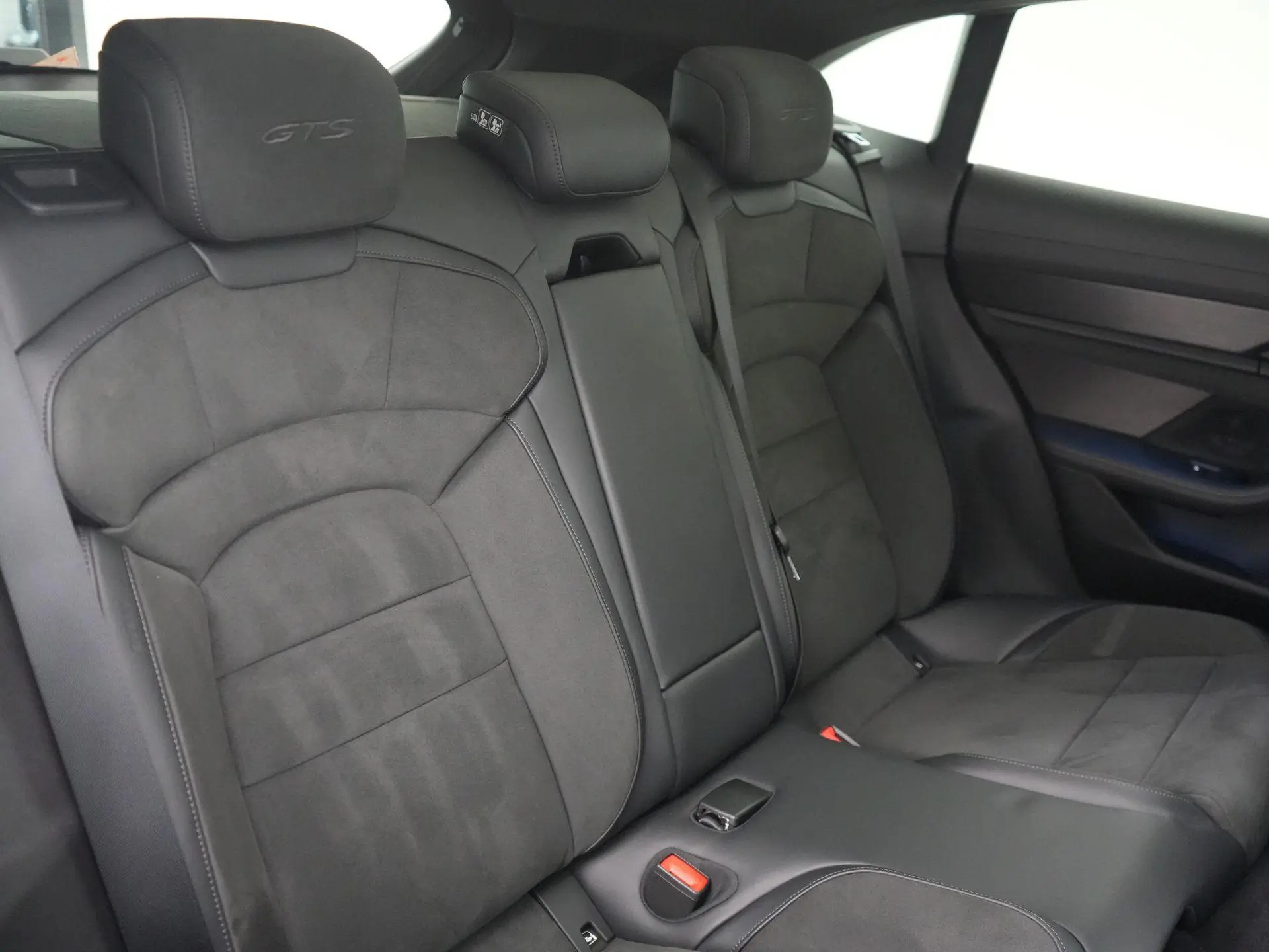 Taycan Sport Turismo GTS 93 kWh