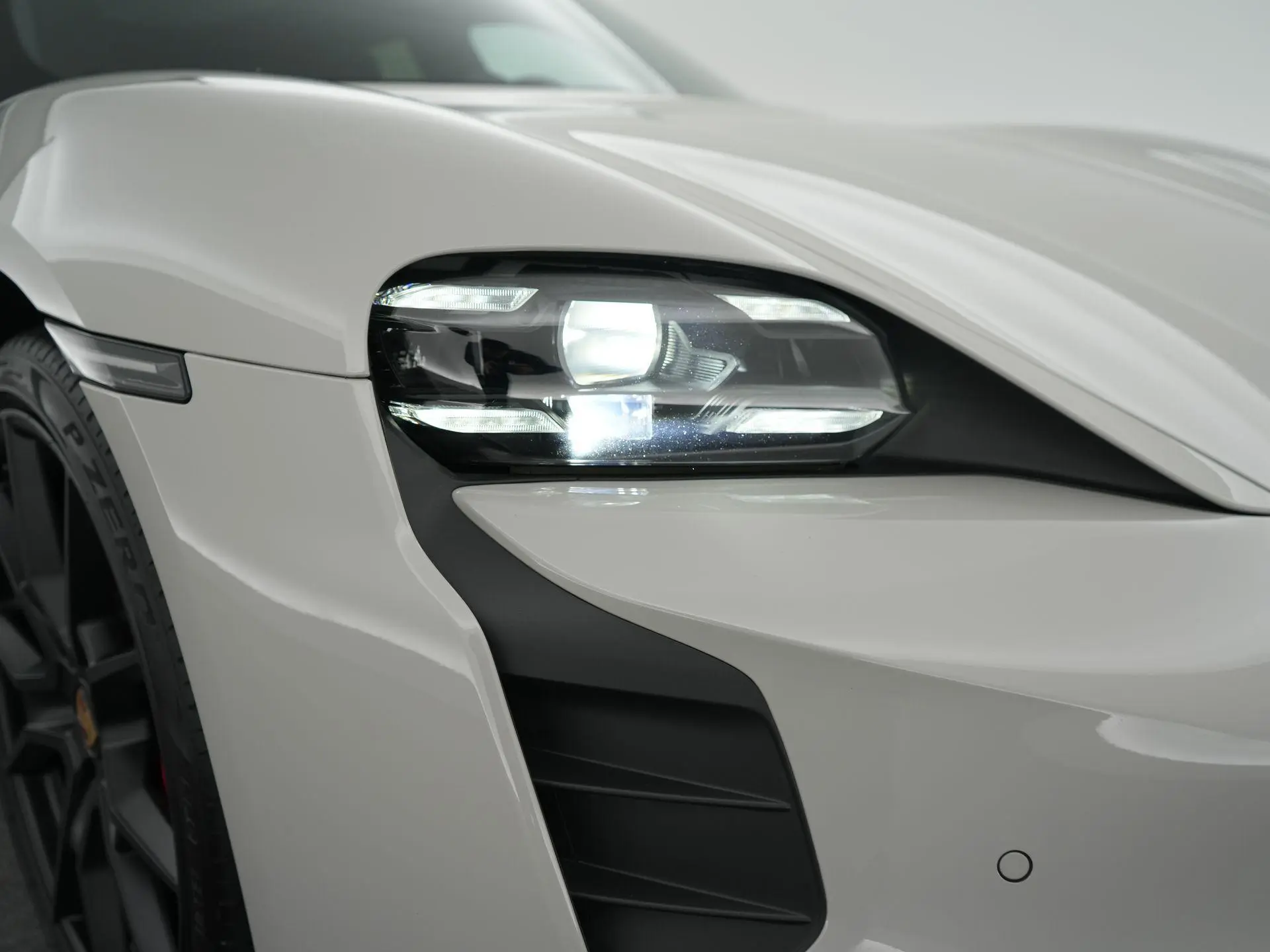Taycan Sport Turismo GTS 93 kWh