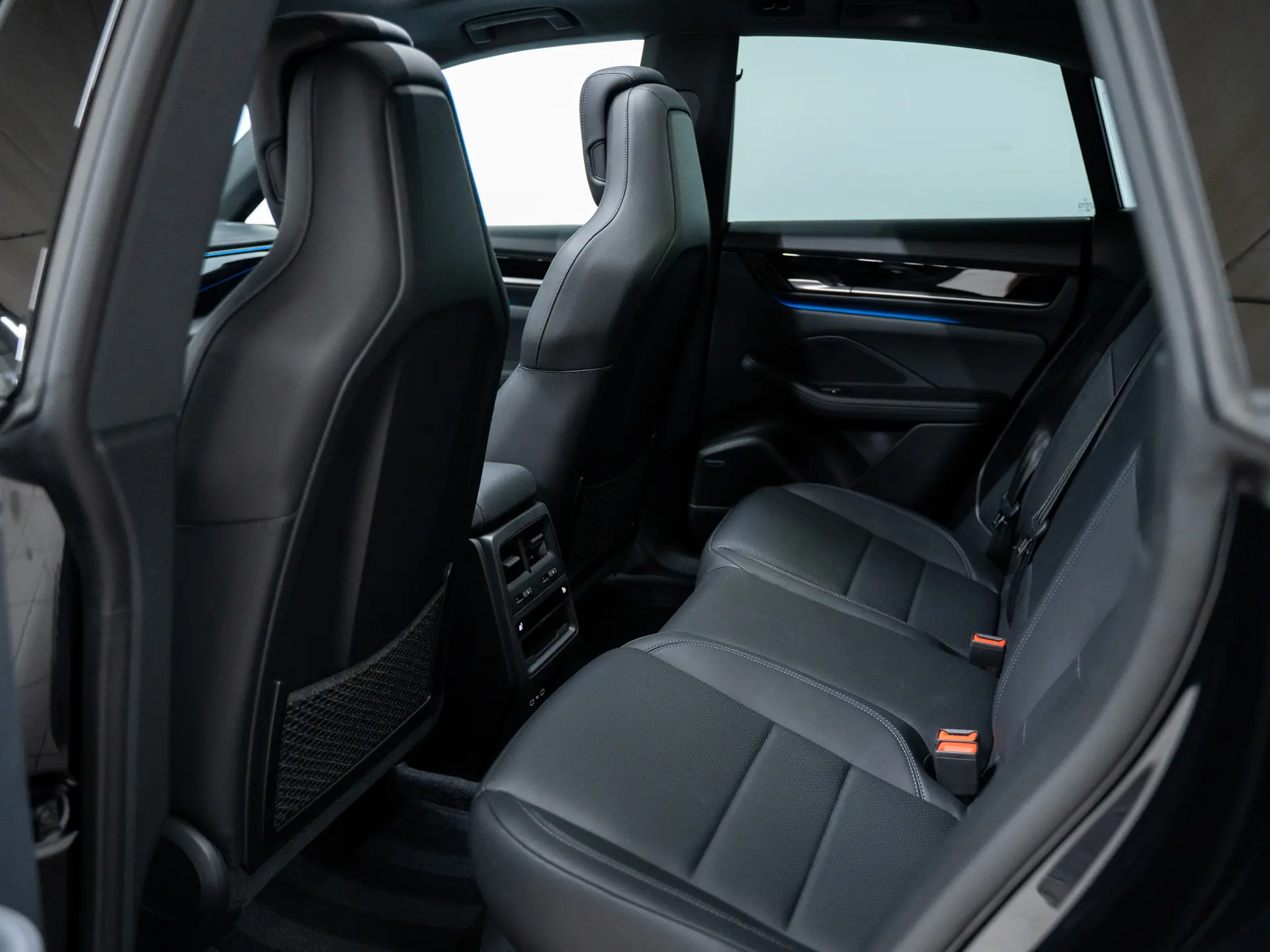 Macan 4