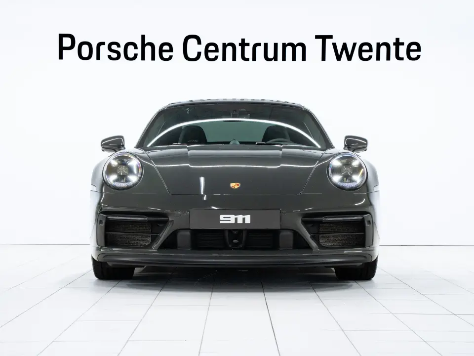 Porsche 911 Carrera 4 GTS