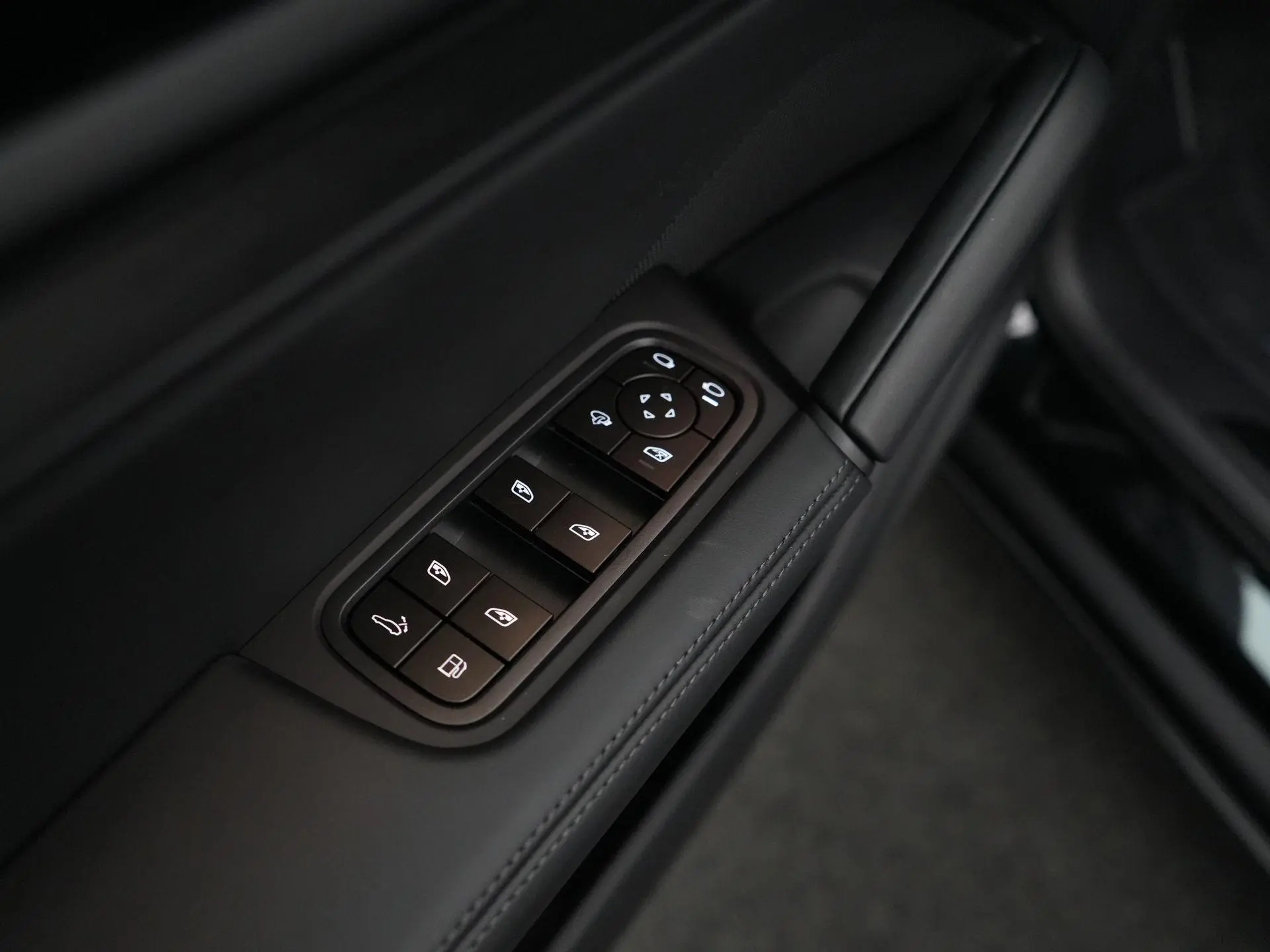 Cayenne E-Hybrid Black Edition
