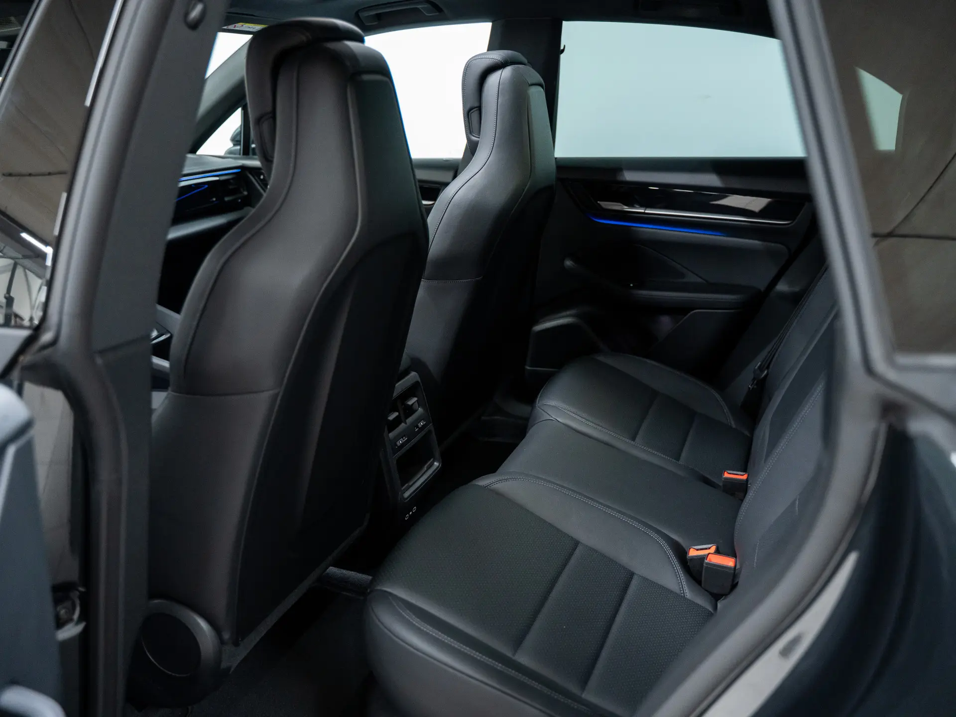 Macan 4