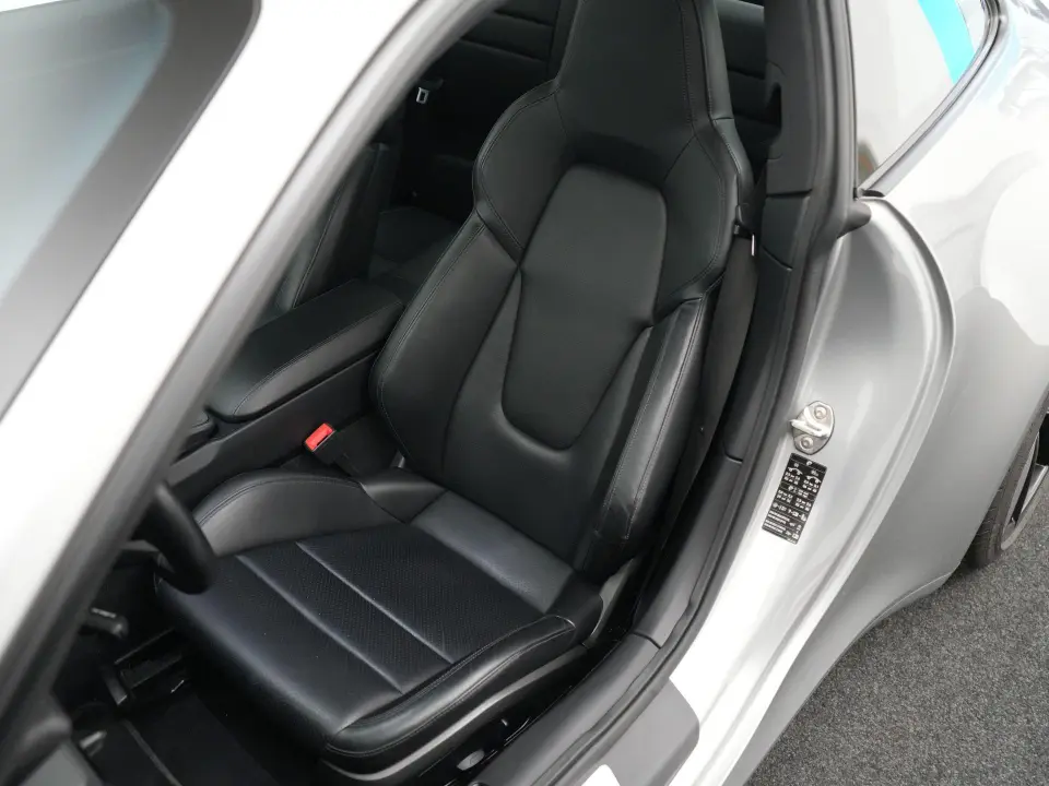 911 Carrera 4