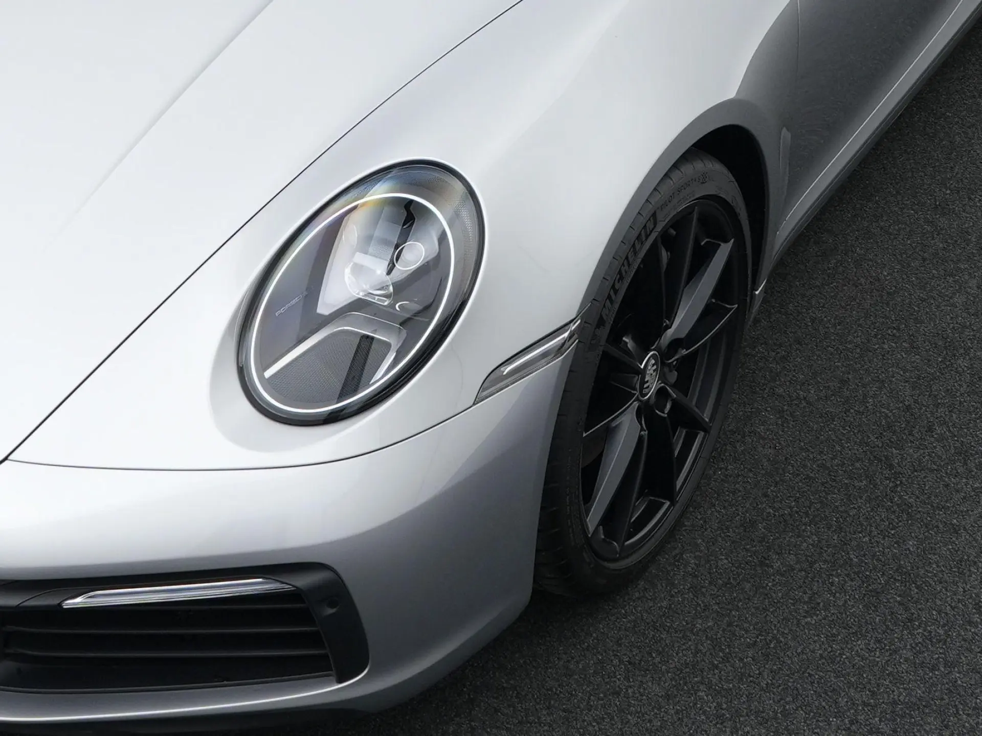 911 Carrera 4