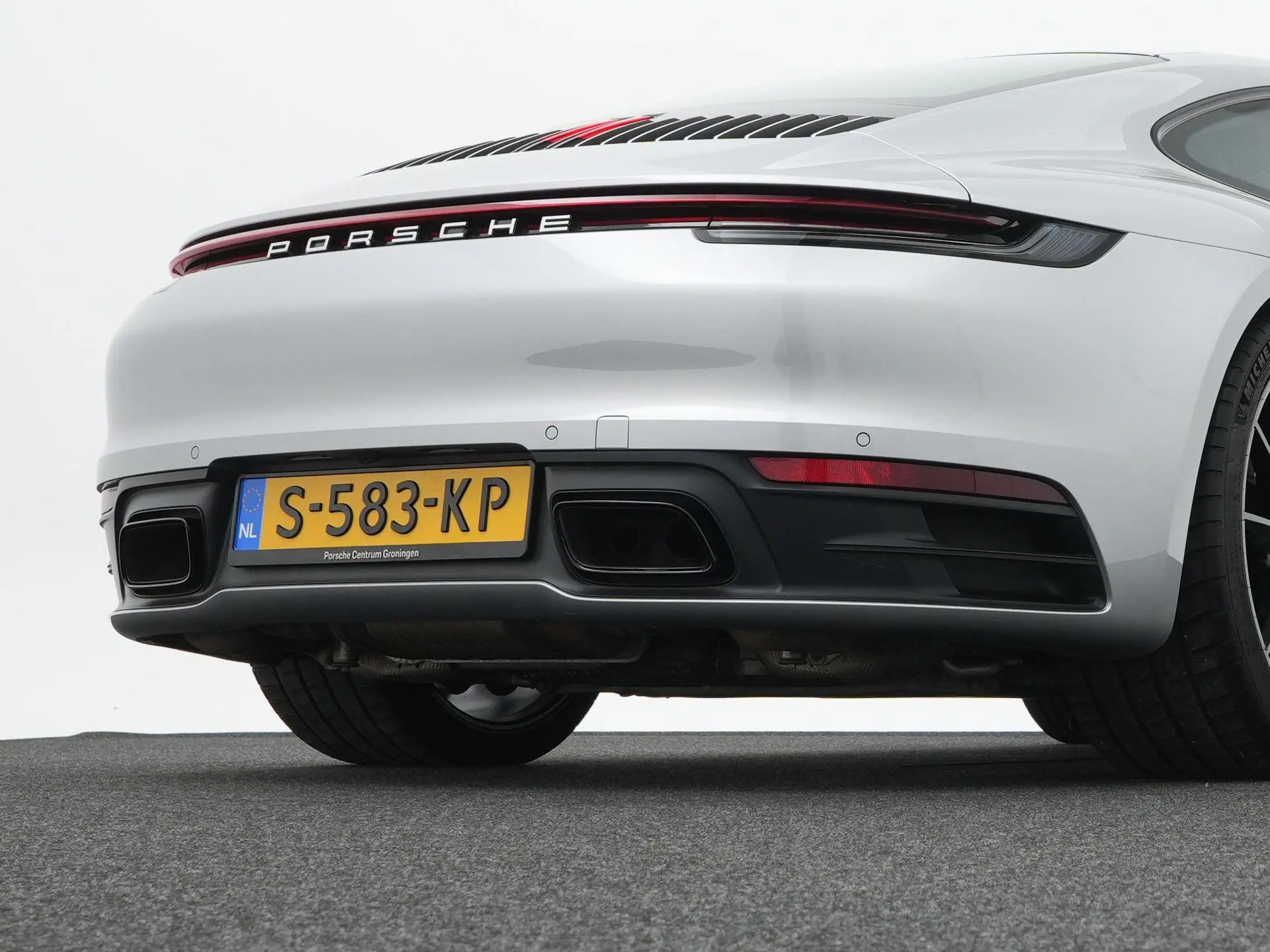 911 Carrera 4