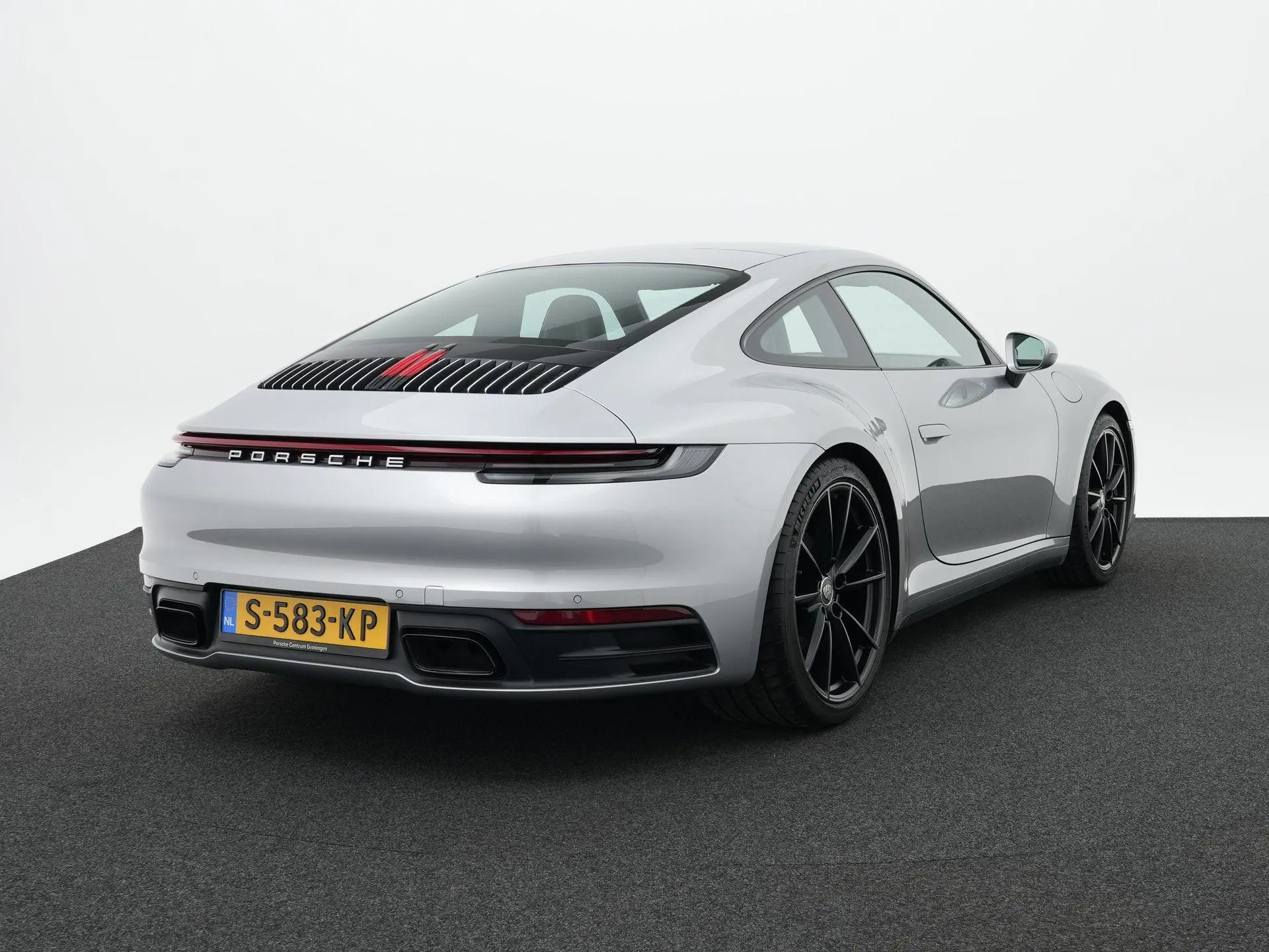 911 Carrera 4