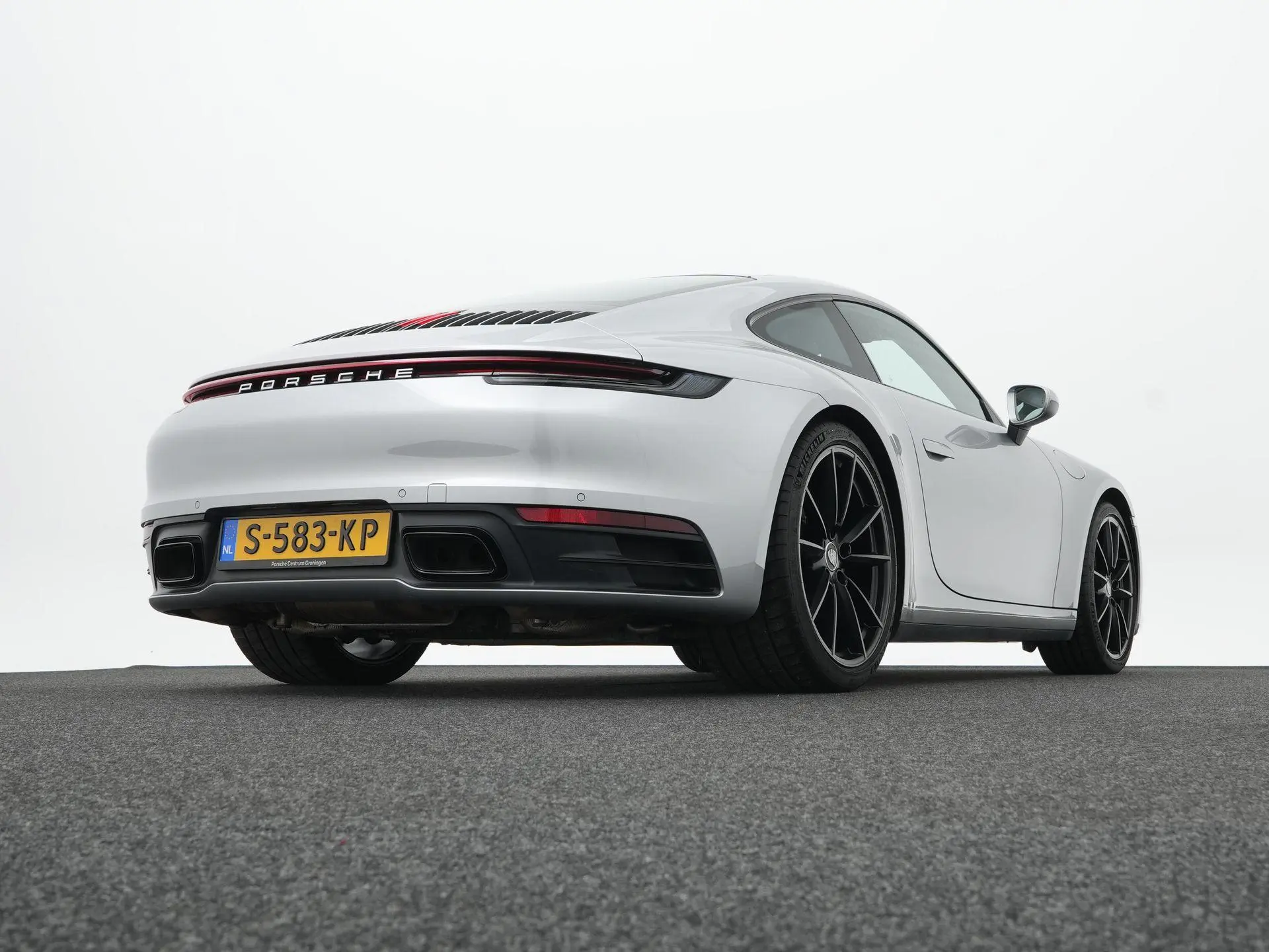 911 Carrera 4