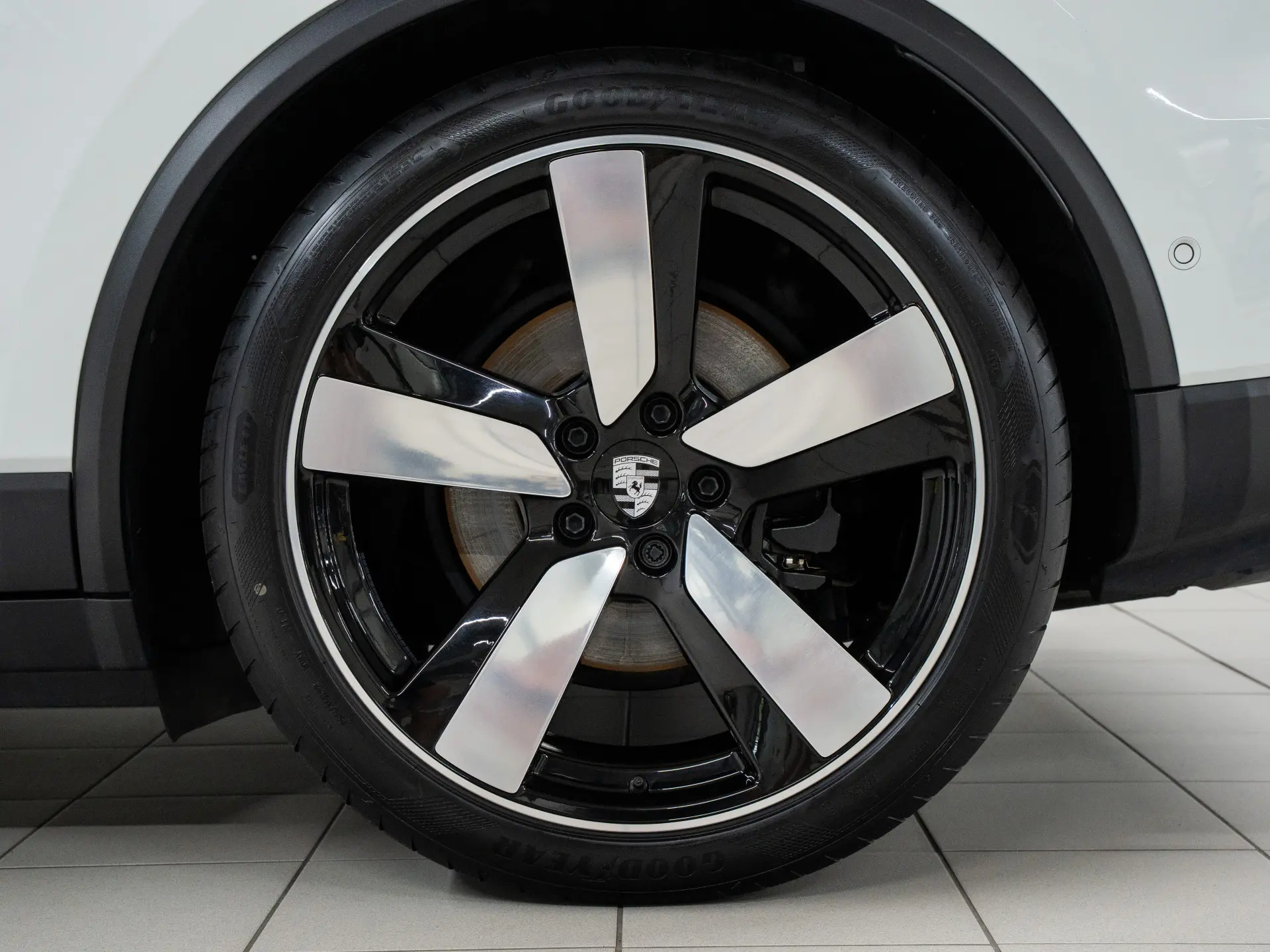 Macan 4
