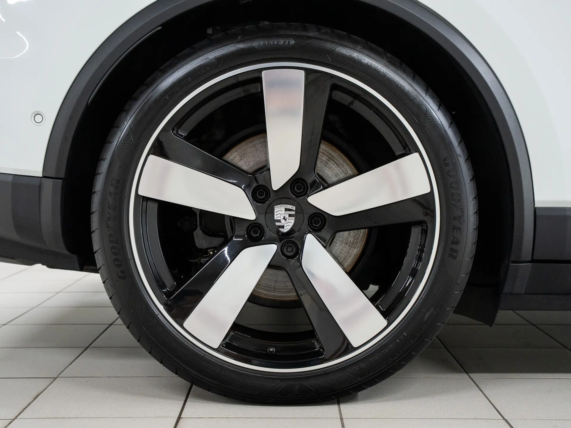 Macan 4