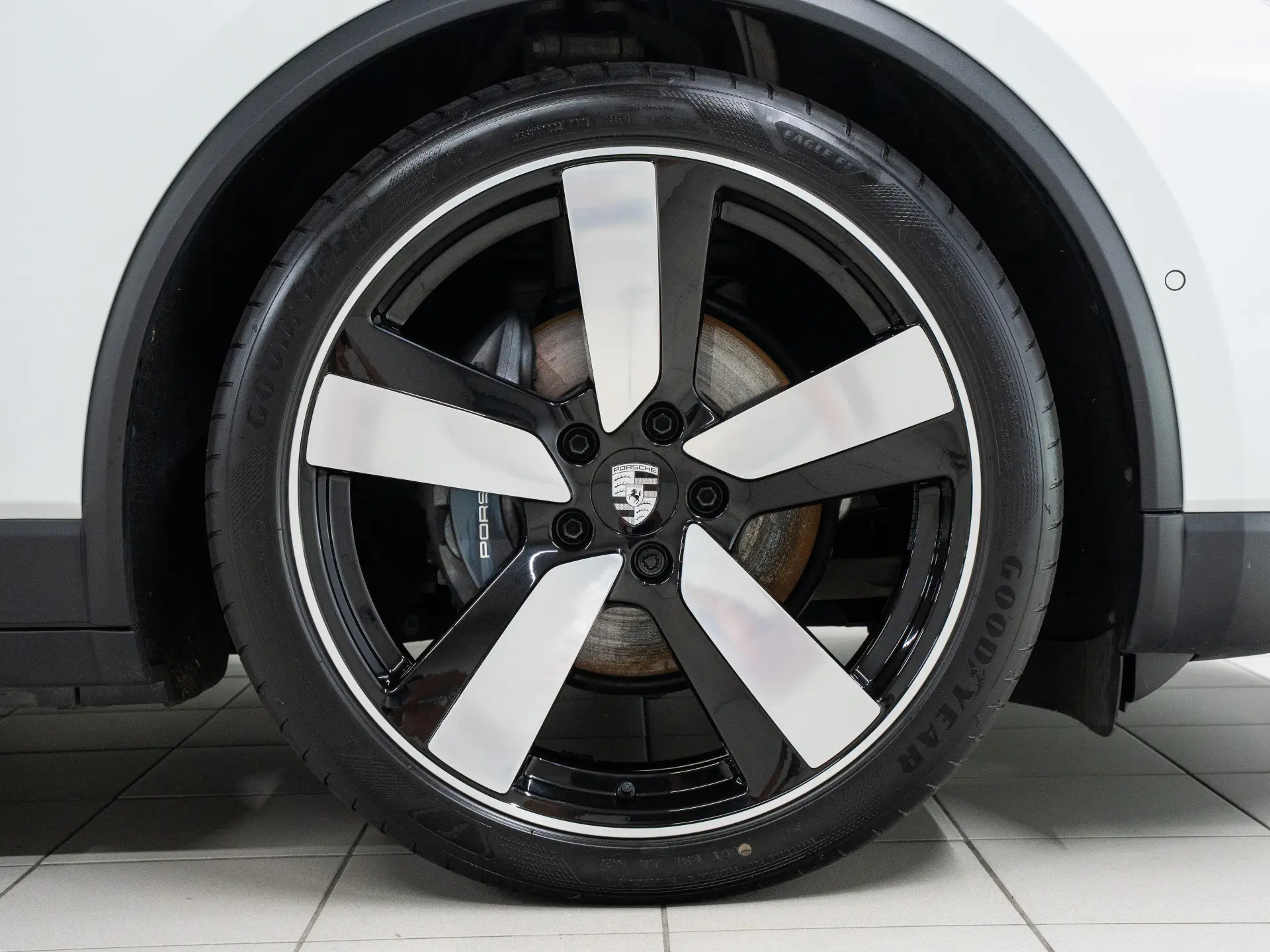 Macan 4