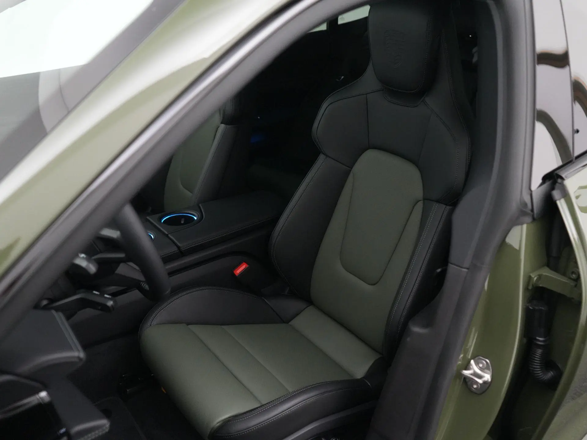 Taycan Sport Turismo Black Edition