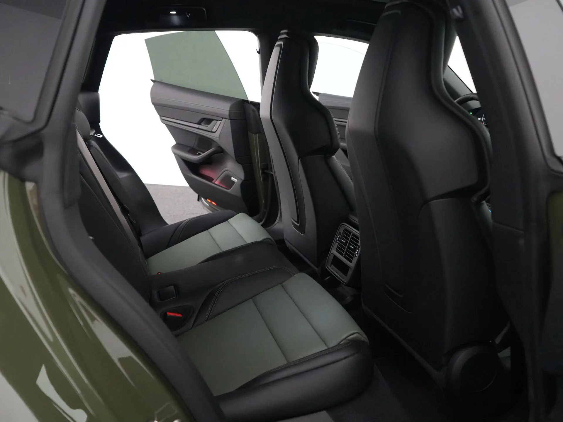 Taycan Sport Turismo Black Edition