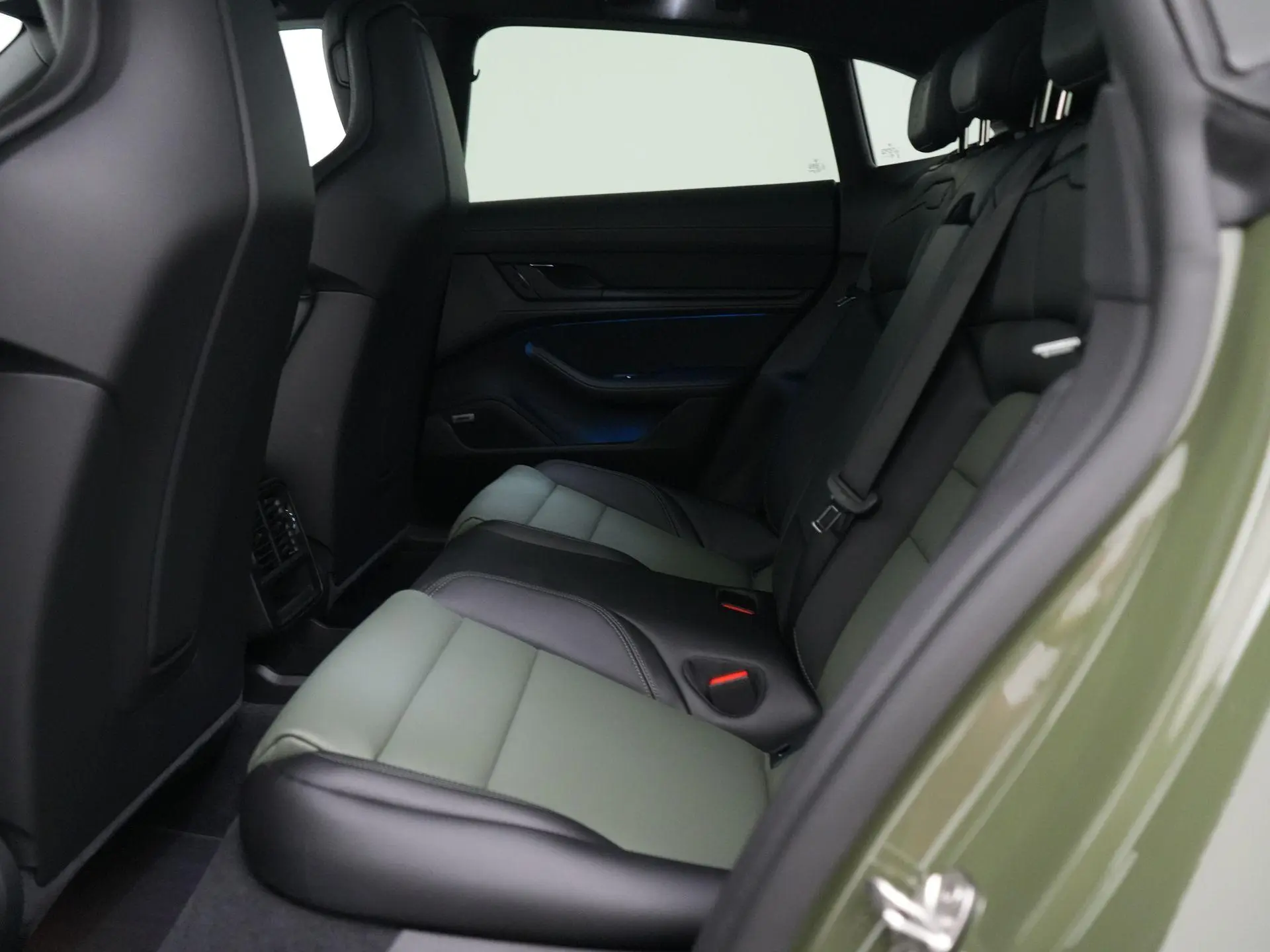 Taycan Sport Turismo Black Edition