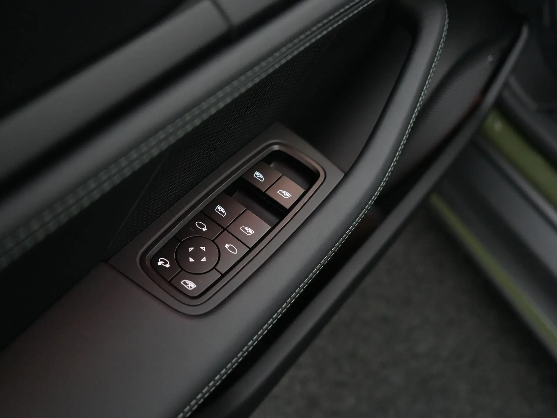 Taycan Sport Turismo Black Edition