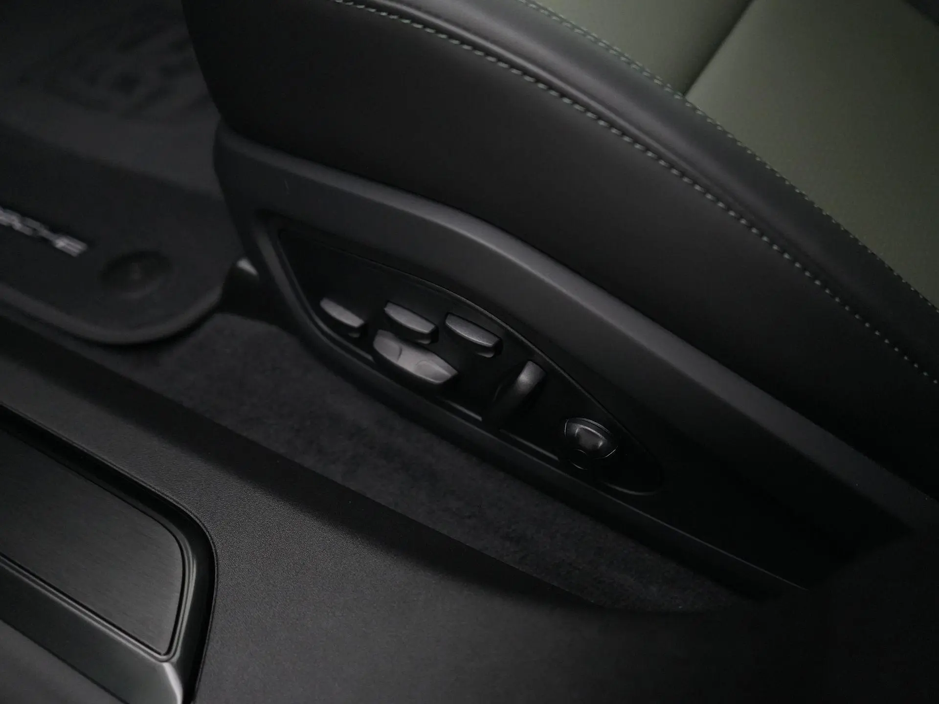 Taycan Sport Turismo Black Edition