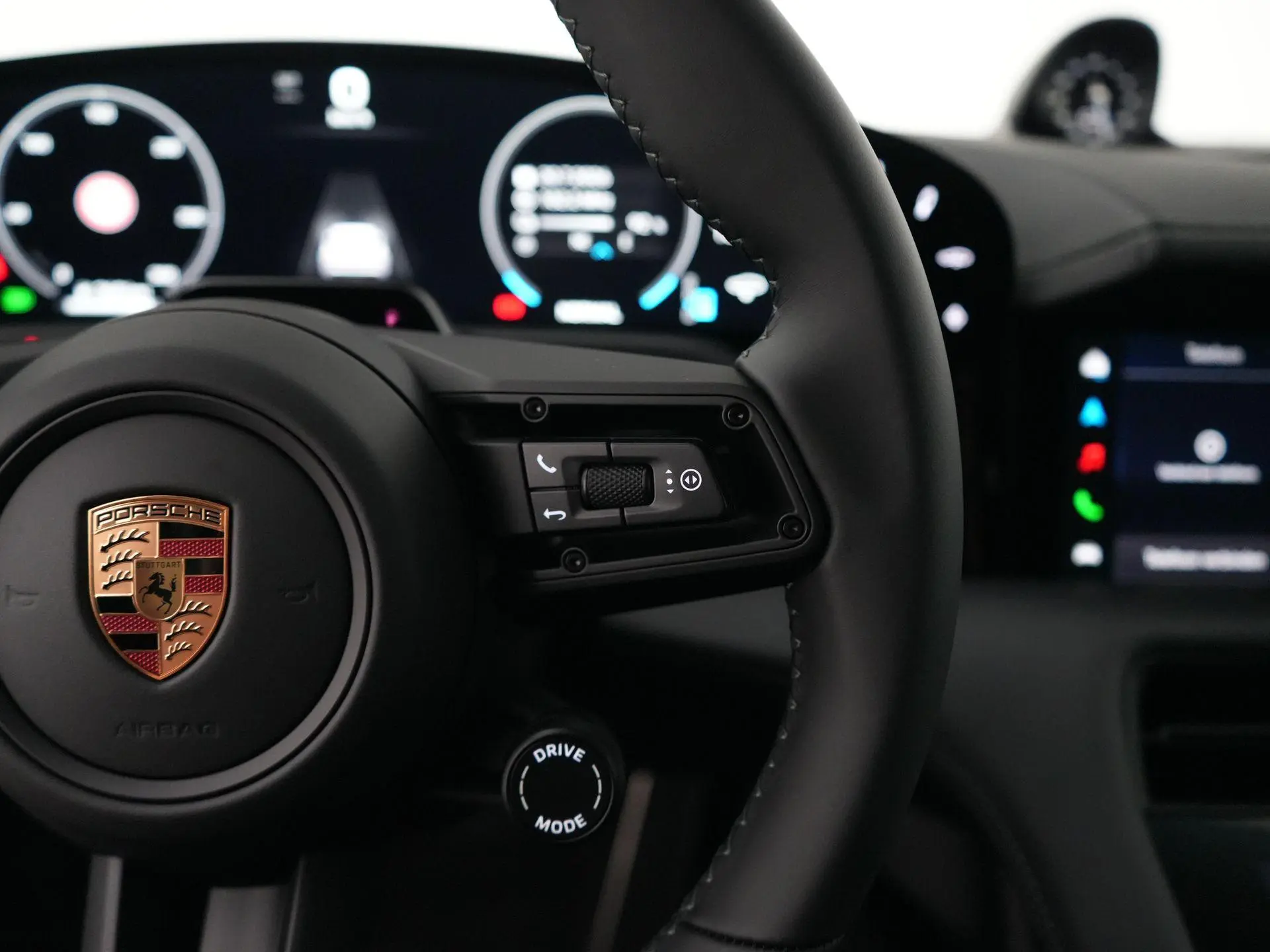 Taycan Sport Turismo Black Edition