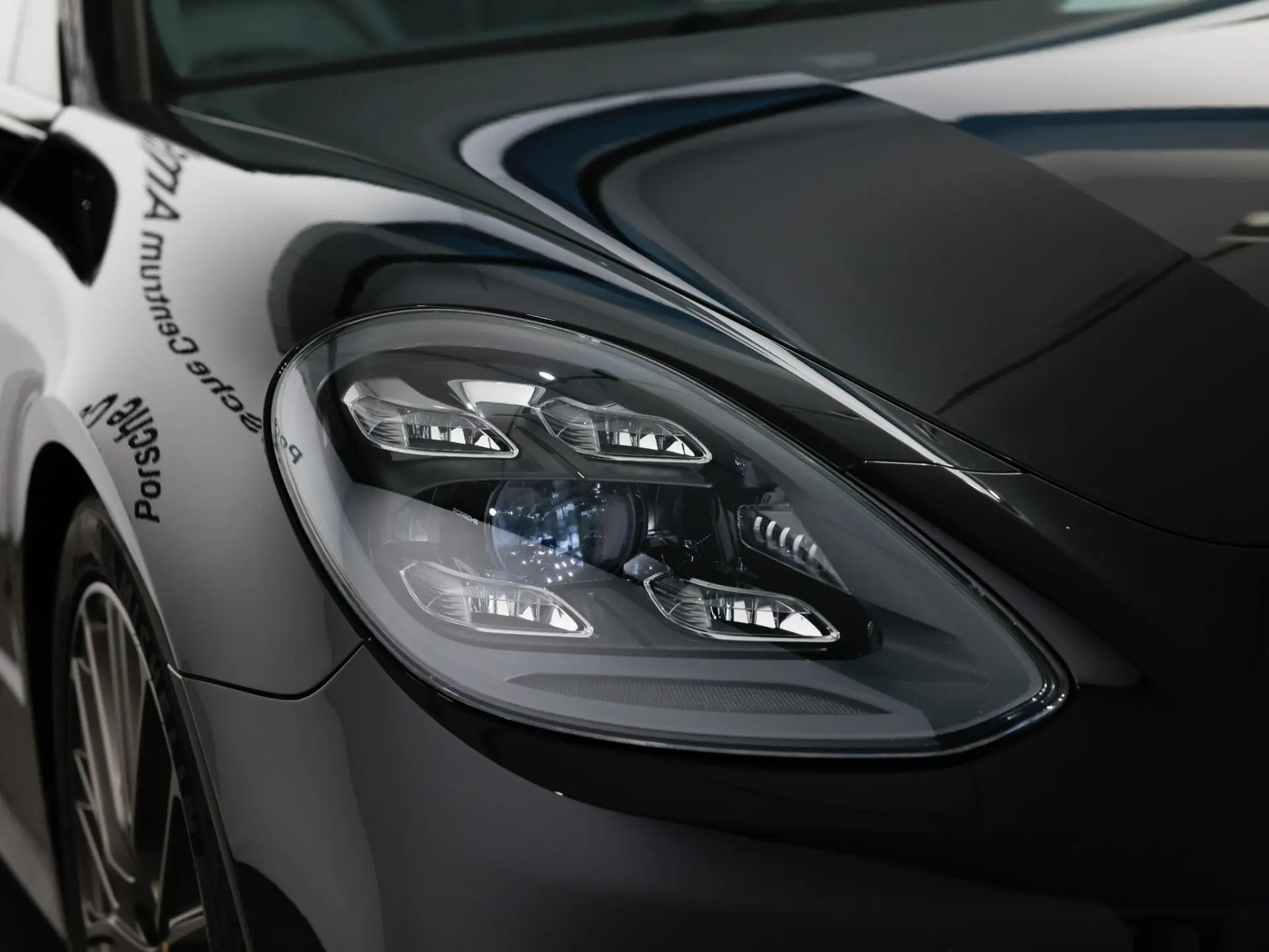 Panamera Sport Turismo 4 E-Hybrid Platinum Edition