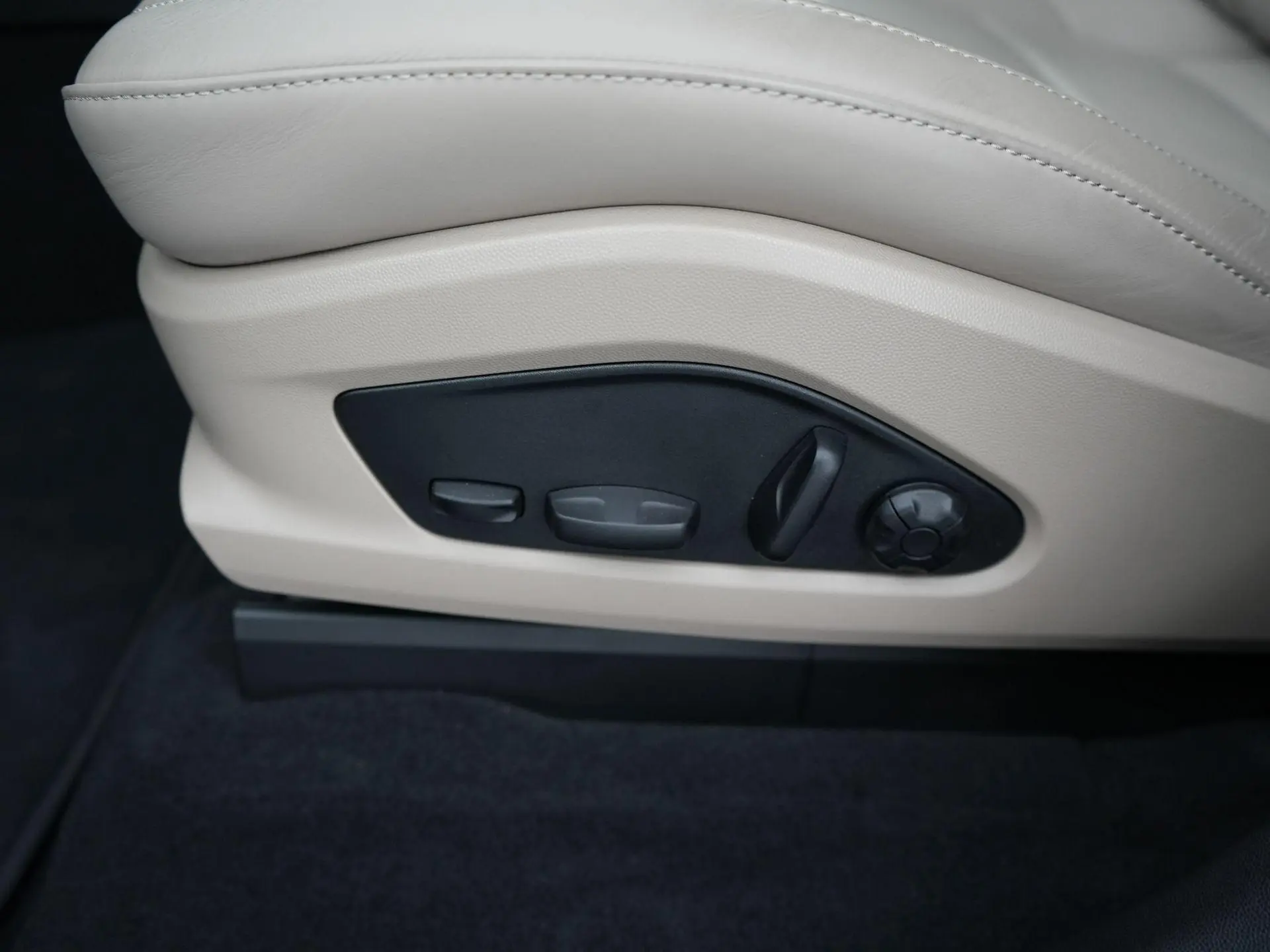 Macan 4 S 100 kWh